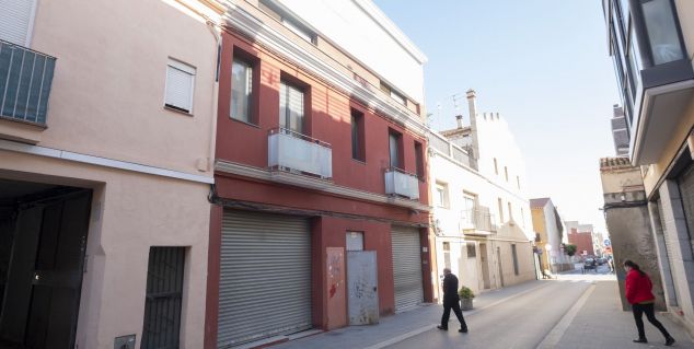 Ocupen Un Bloc De Sis Habitatges Al Carrer De Cuba De Matar