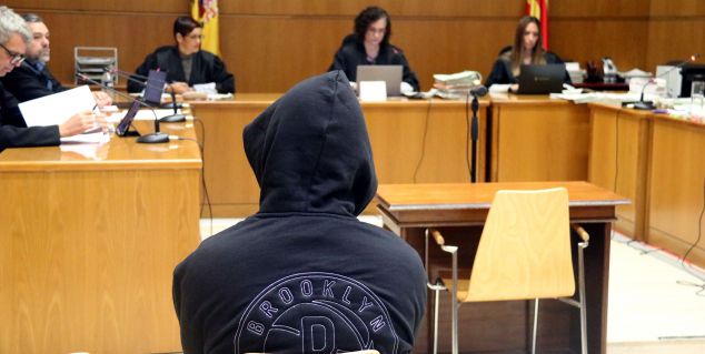 Comença el judici al professor acusat d agressions sexuals