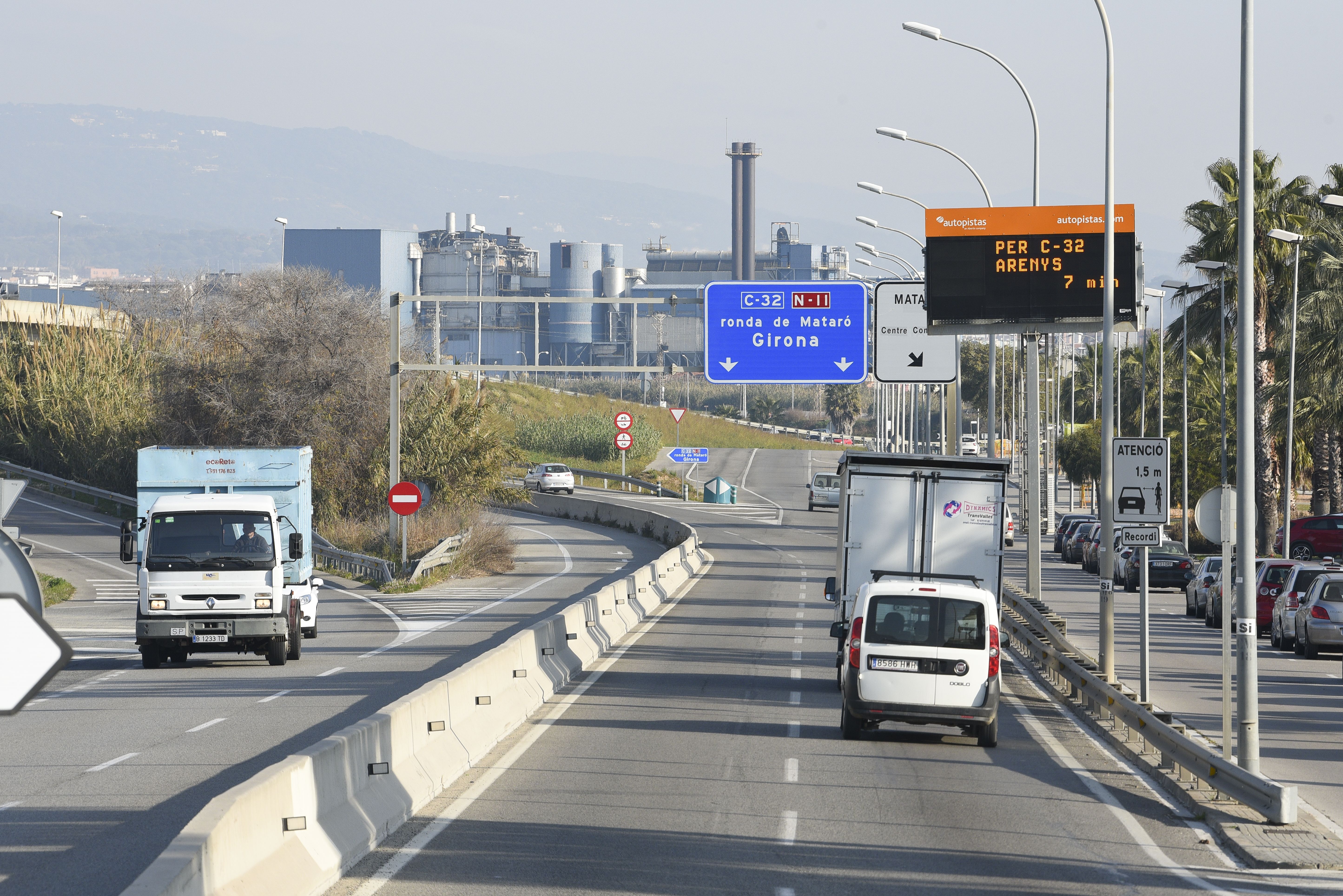 La carretera Nacional II, entrada i sortida del terme municipal de Mataró