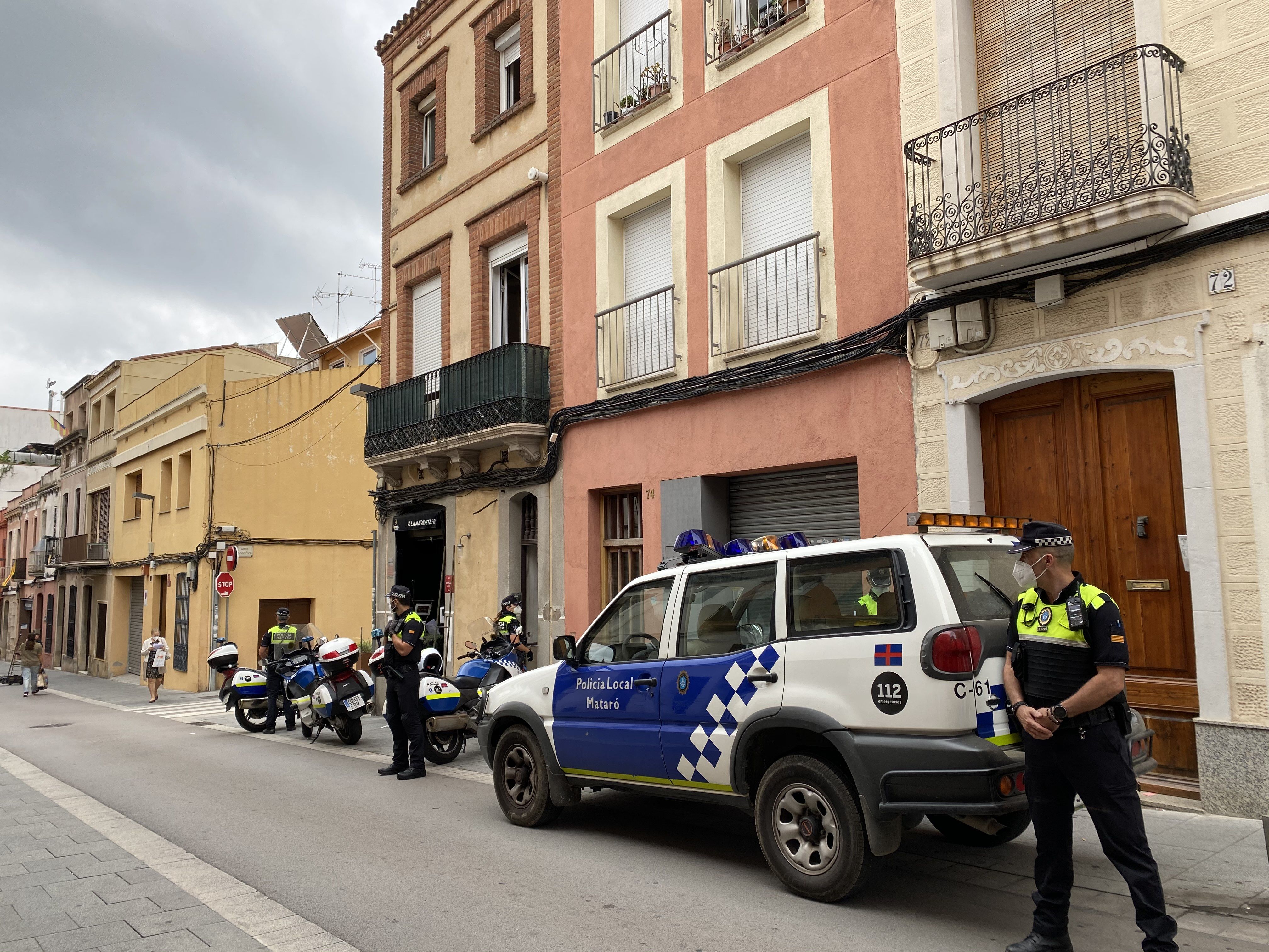 Part de l'operatiu al carrer Cuba.