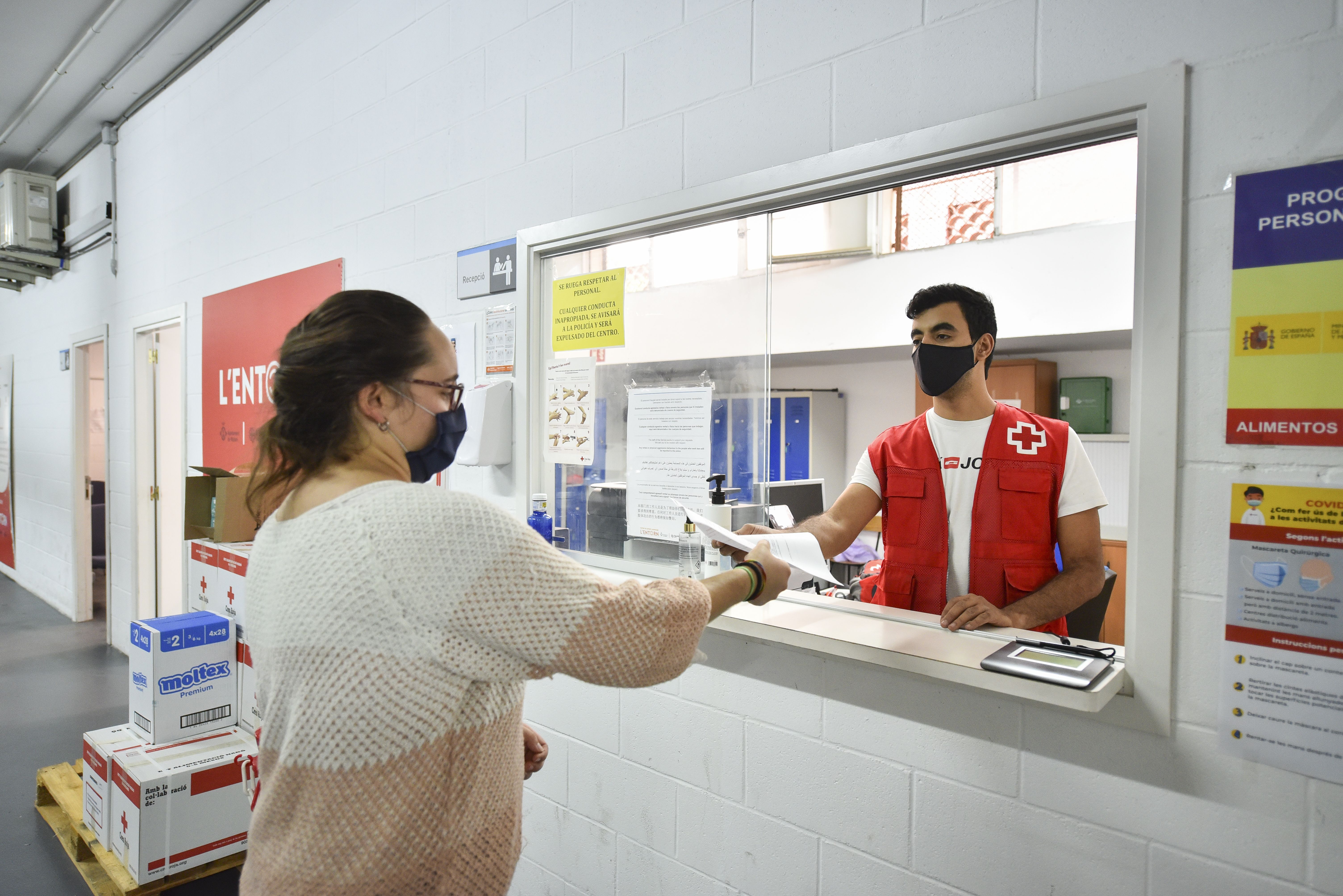 El servei de suport alimentari l'entorn, clau per fer front a l'emergència social. Foto: R. Gallofré