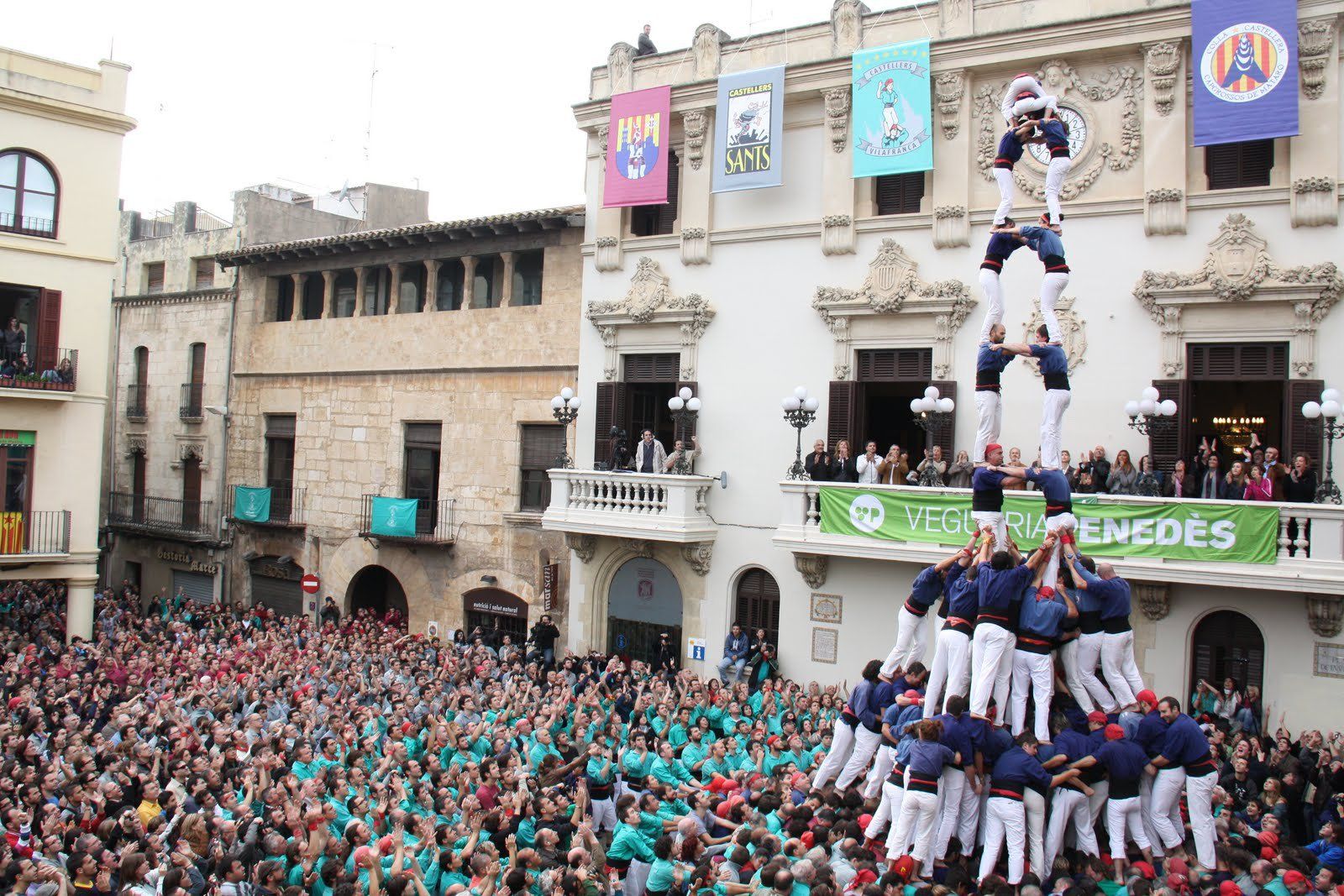 La primera torre de 9 de la història dels Capgrossos, el dia de Tots Sants 2010