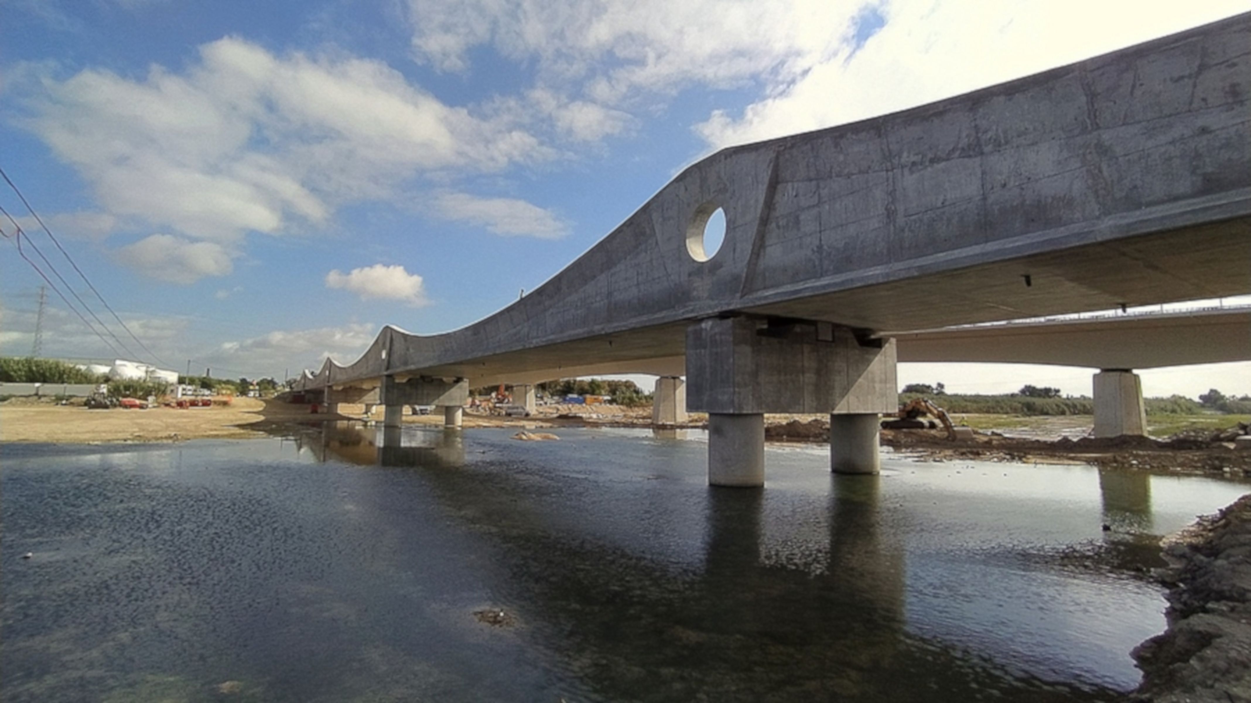 Los trenes todavía no pasan por el puente sobre la Tordera