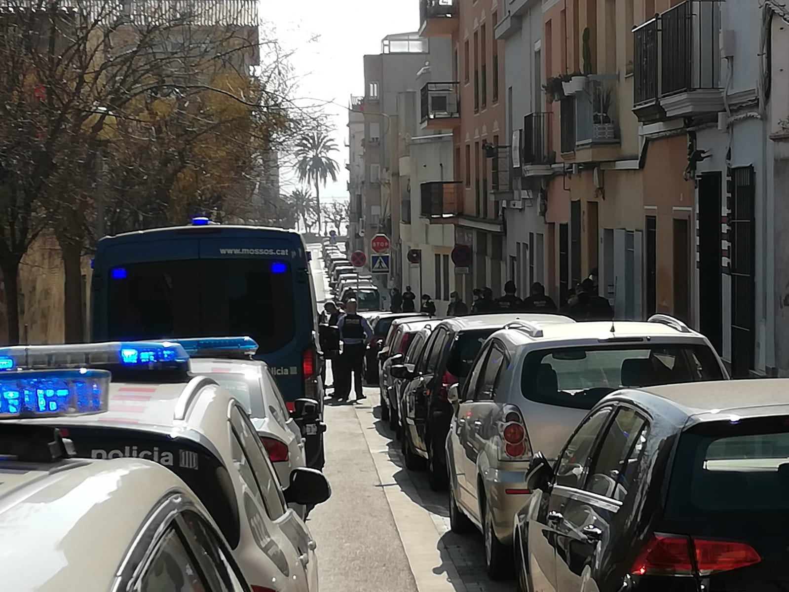 Operatiu policial contra pisos ocupats, al carrer Pascual Madoz. Foto: M. G. 