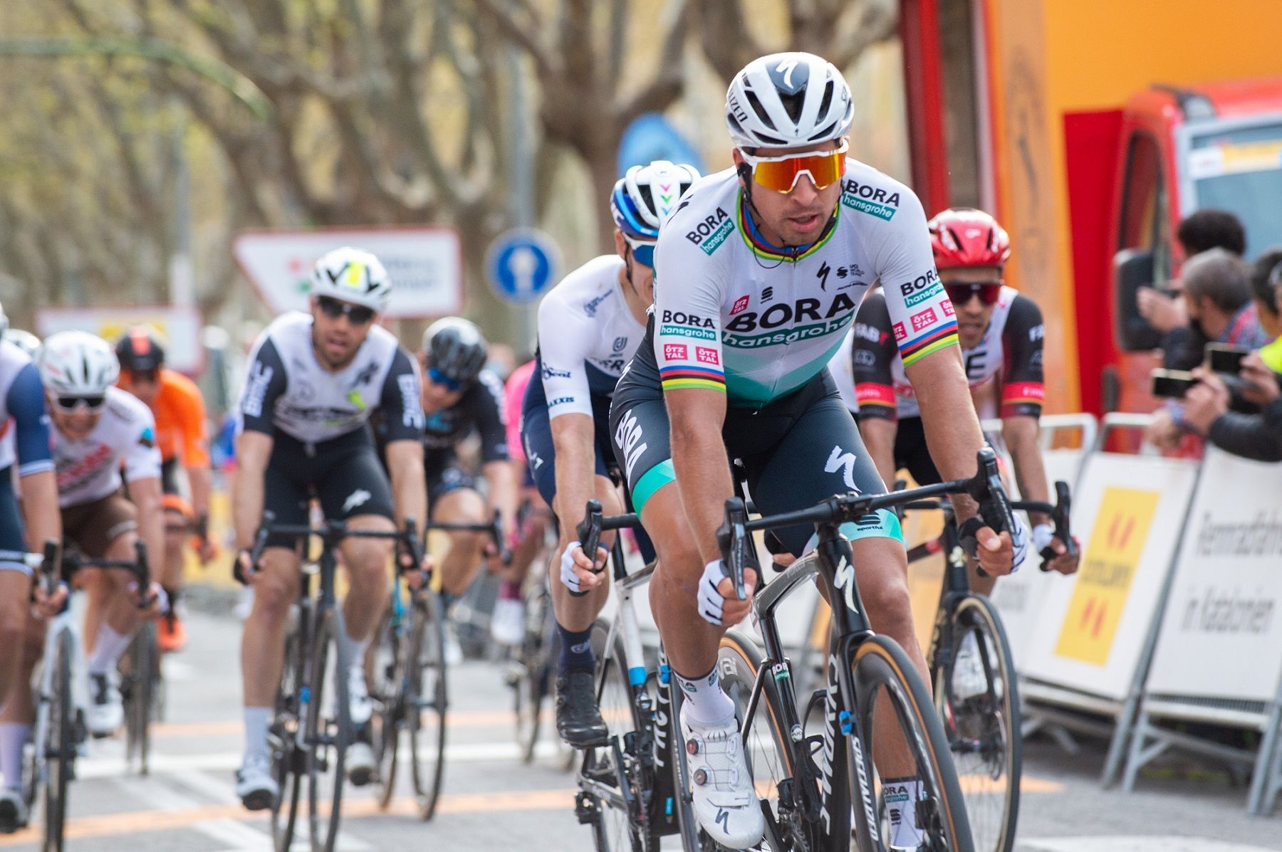 Peter Sagan, just després de guanyar l'esprint i creuar la línia d'arribada de Mataró com a vencedor de la sisena etapa de la Volta / Volta Ciclista a Catalunya/Namuss Films  