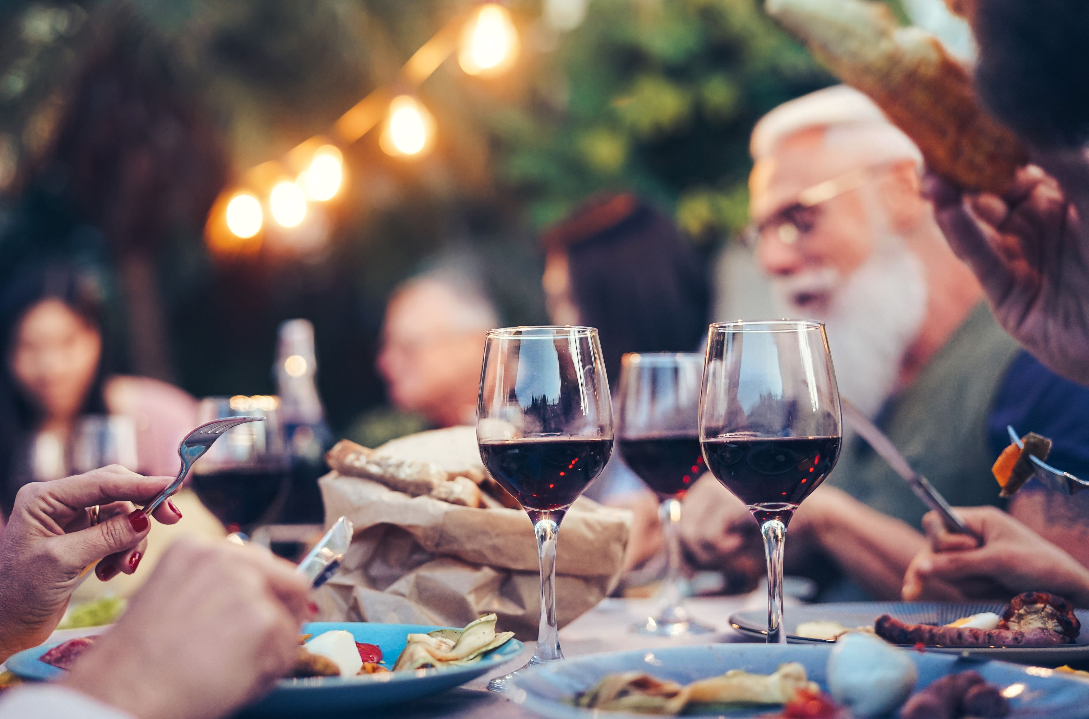 Els bars i restaurants podran obrir fins a la 1 de la matinada