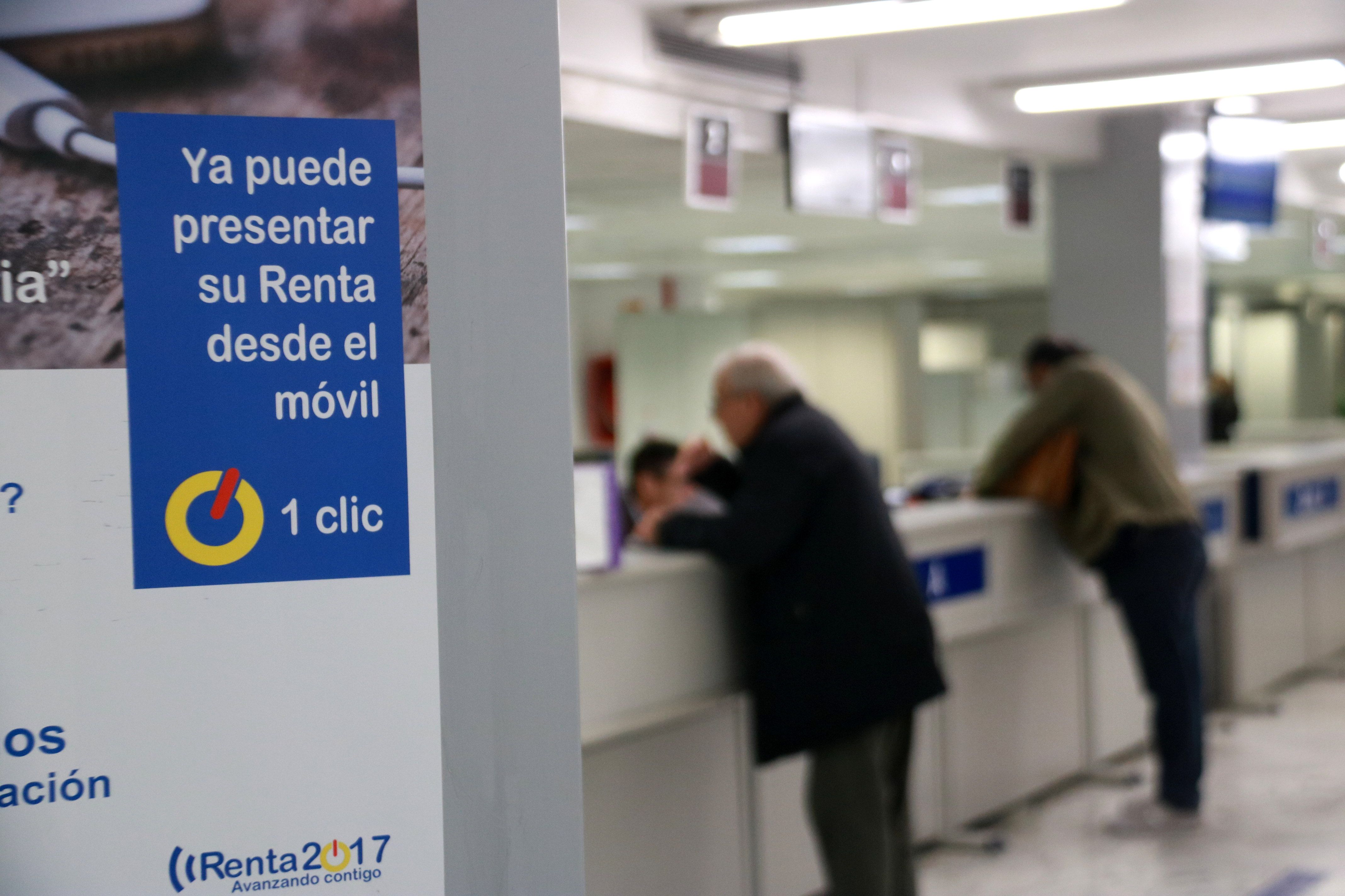 El xec de 200 euros per família: qui el pot demanar i quan