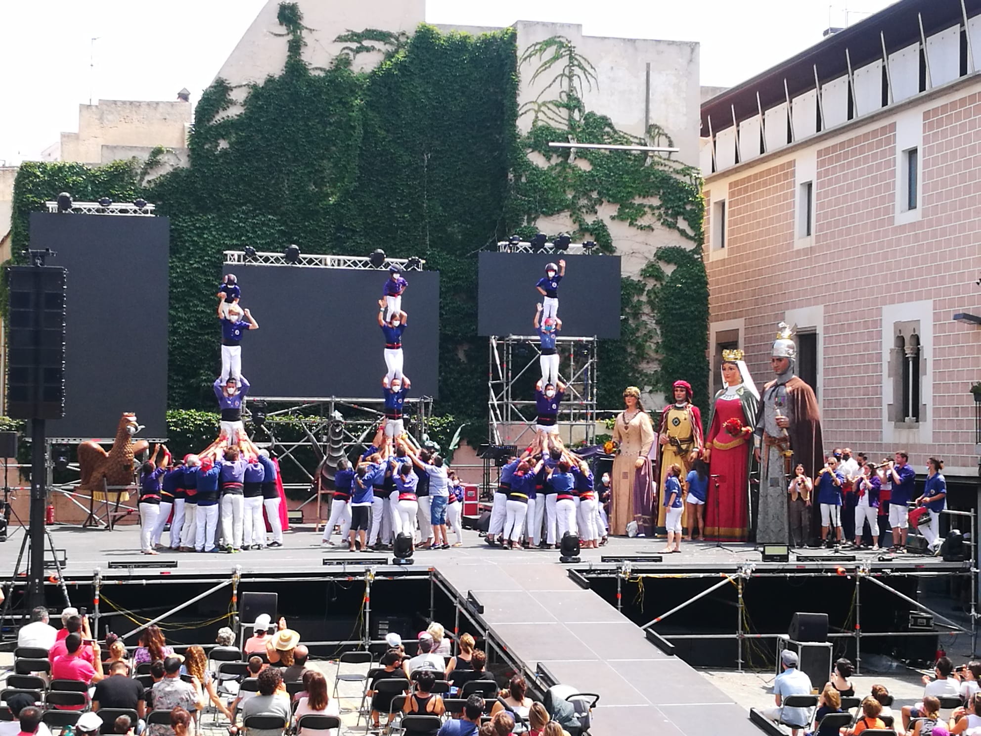 Pilars simbòlics en absència de diada castellera. Foto: JARC Bermúdez