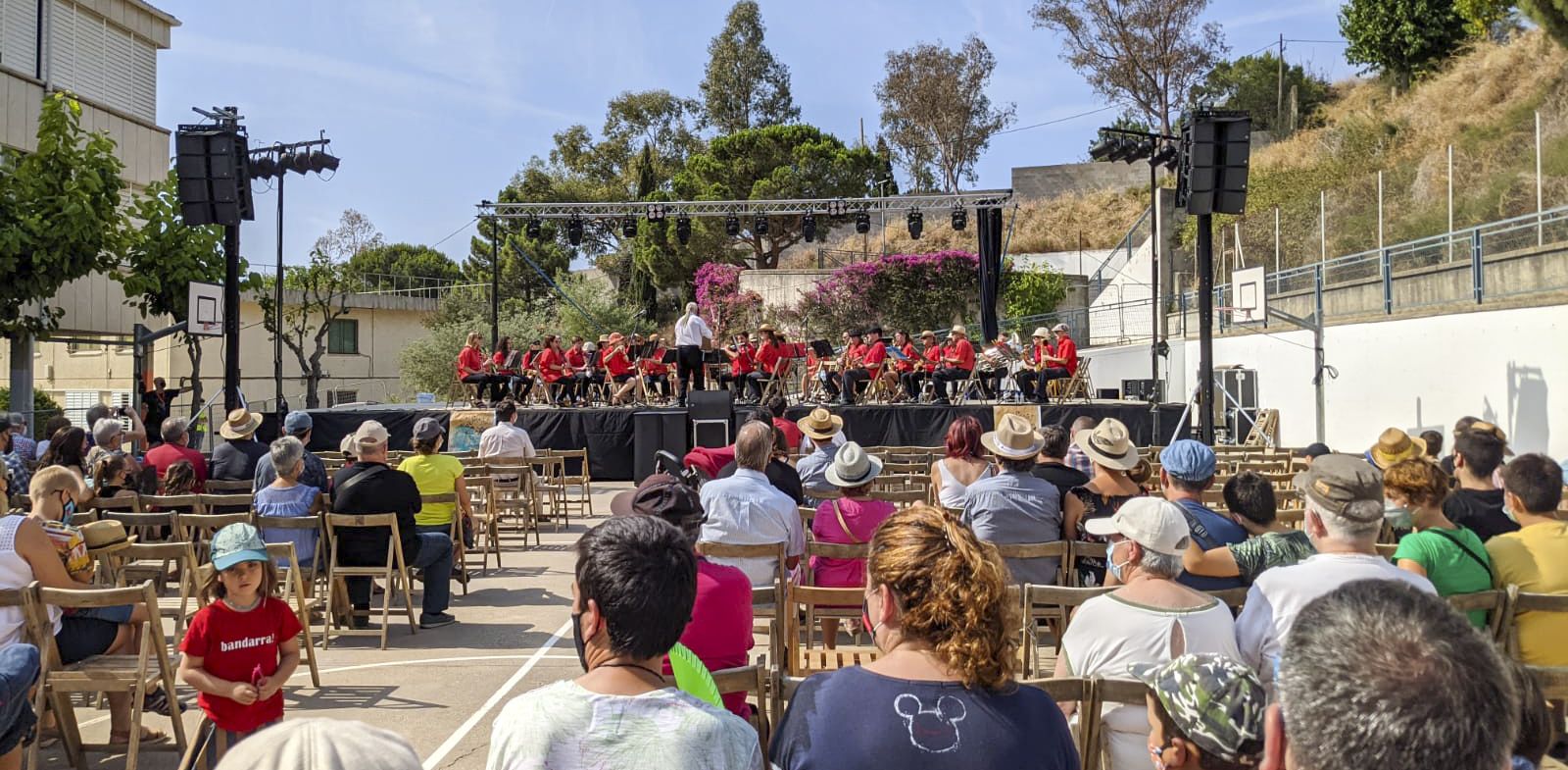 La Banda va tocar a Rocafonda, en no poder-ho fer a l'Antic Hospital. Foto: Berta M