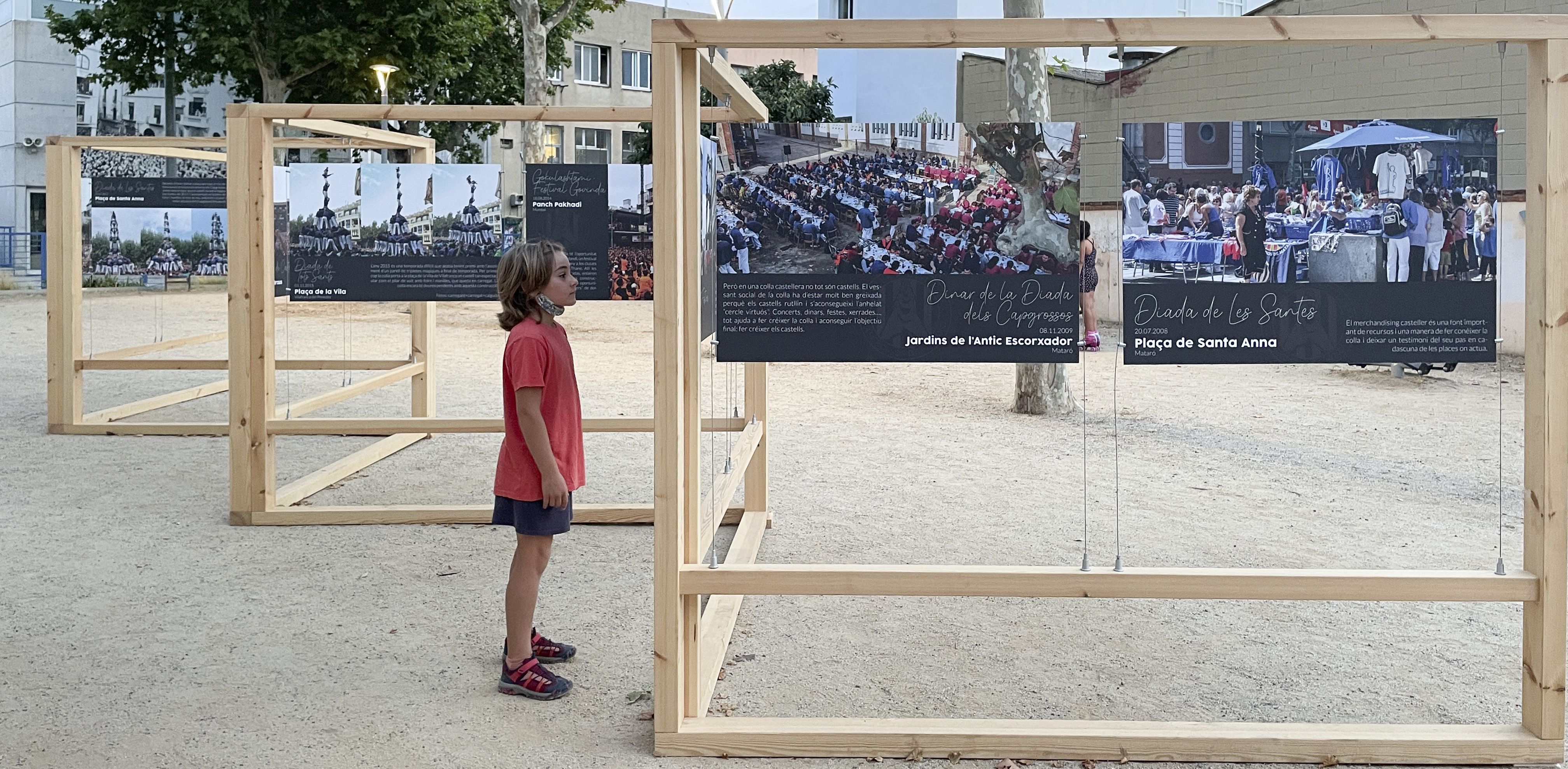 Als Jardins de l'Escorxador s'hi pot veure l'exposició fotogràfica dels 25 anys dels Capgrossos