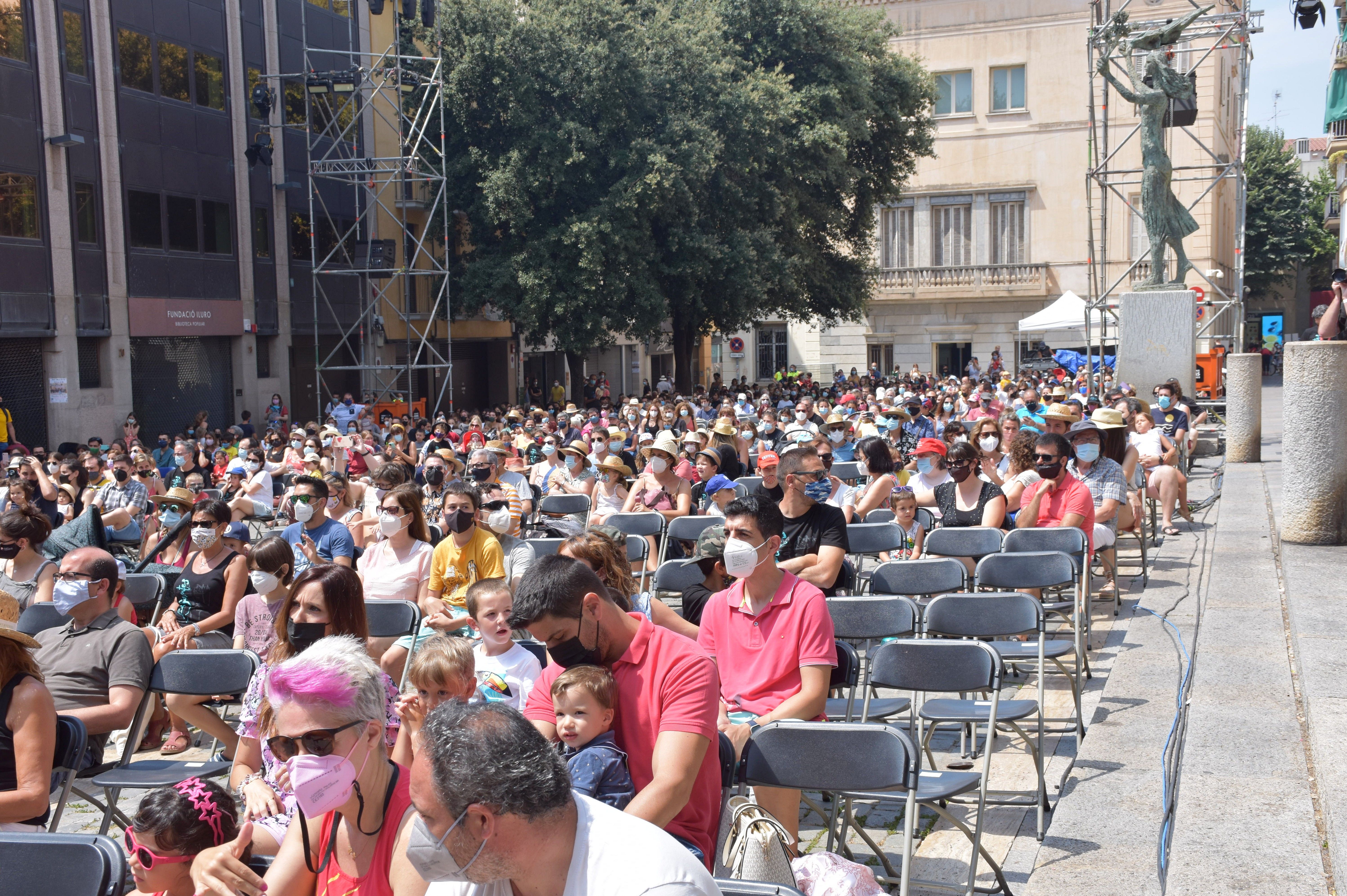 La plaça de l'Ajuntament, plena de gom a gom. Foto: Quim Vives