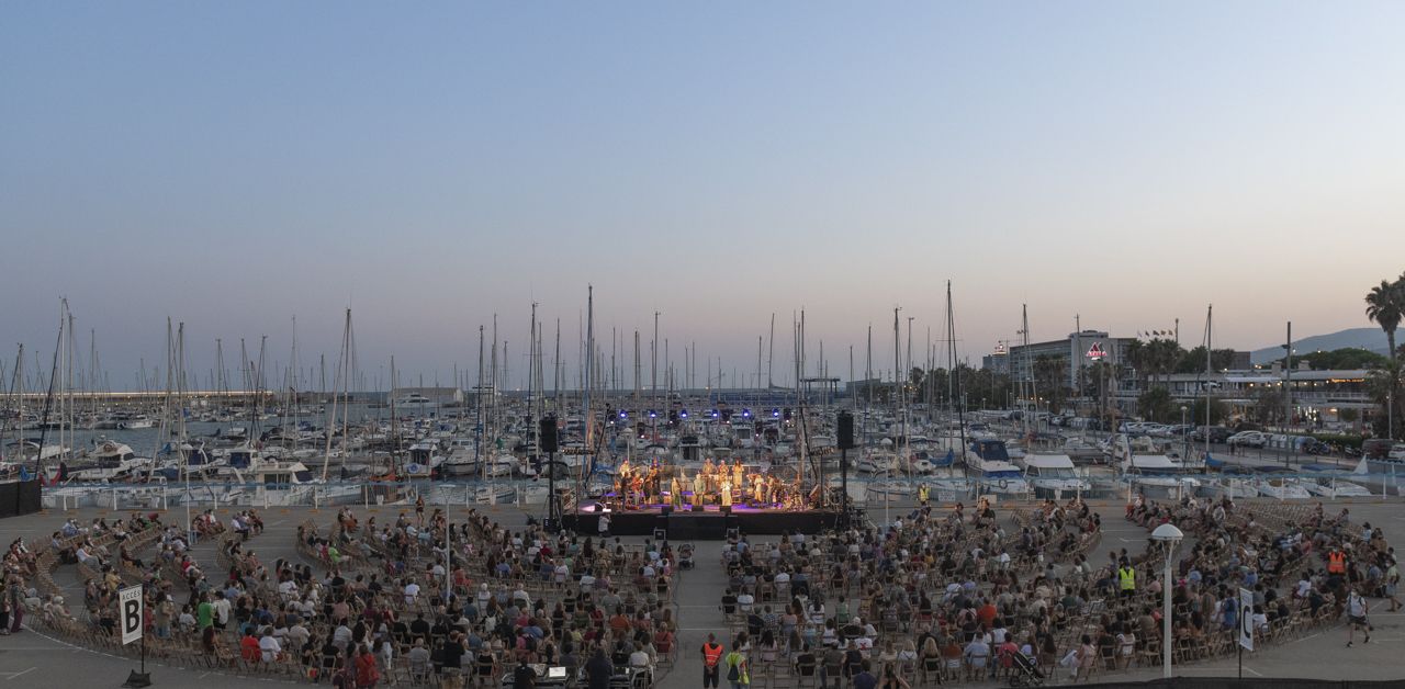 Preciós l'escenari del Port, durant el concert de Coetus. Foto: R. Gallofré