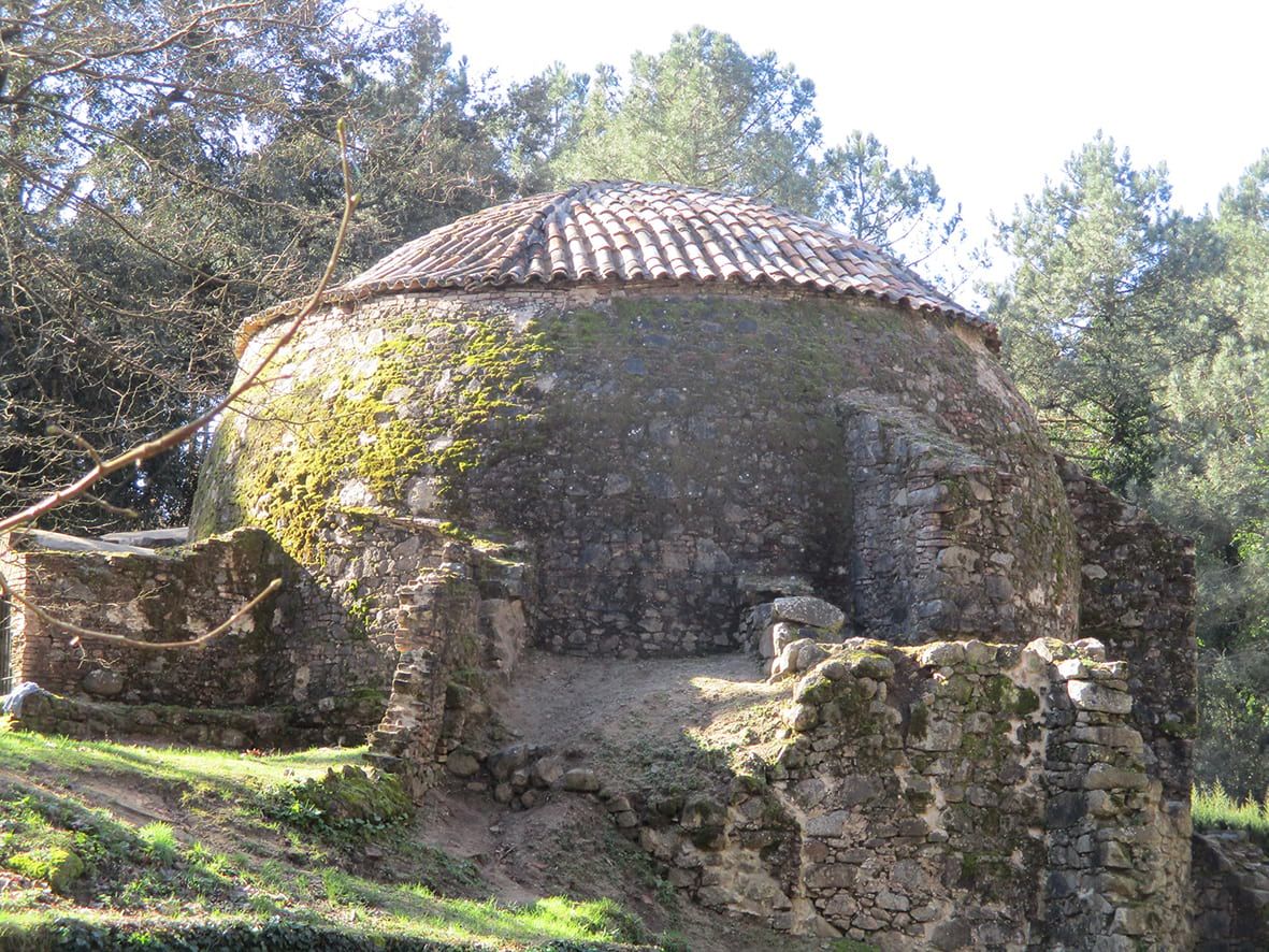 El Pou de Glaç de Canyamars, a Dosrius.