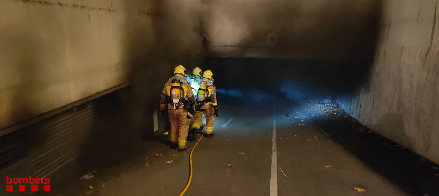 Bomberos en la calle Castaños