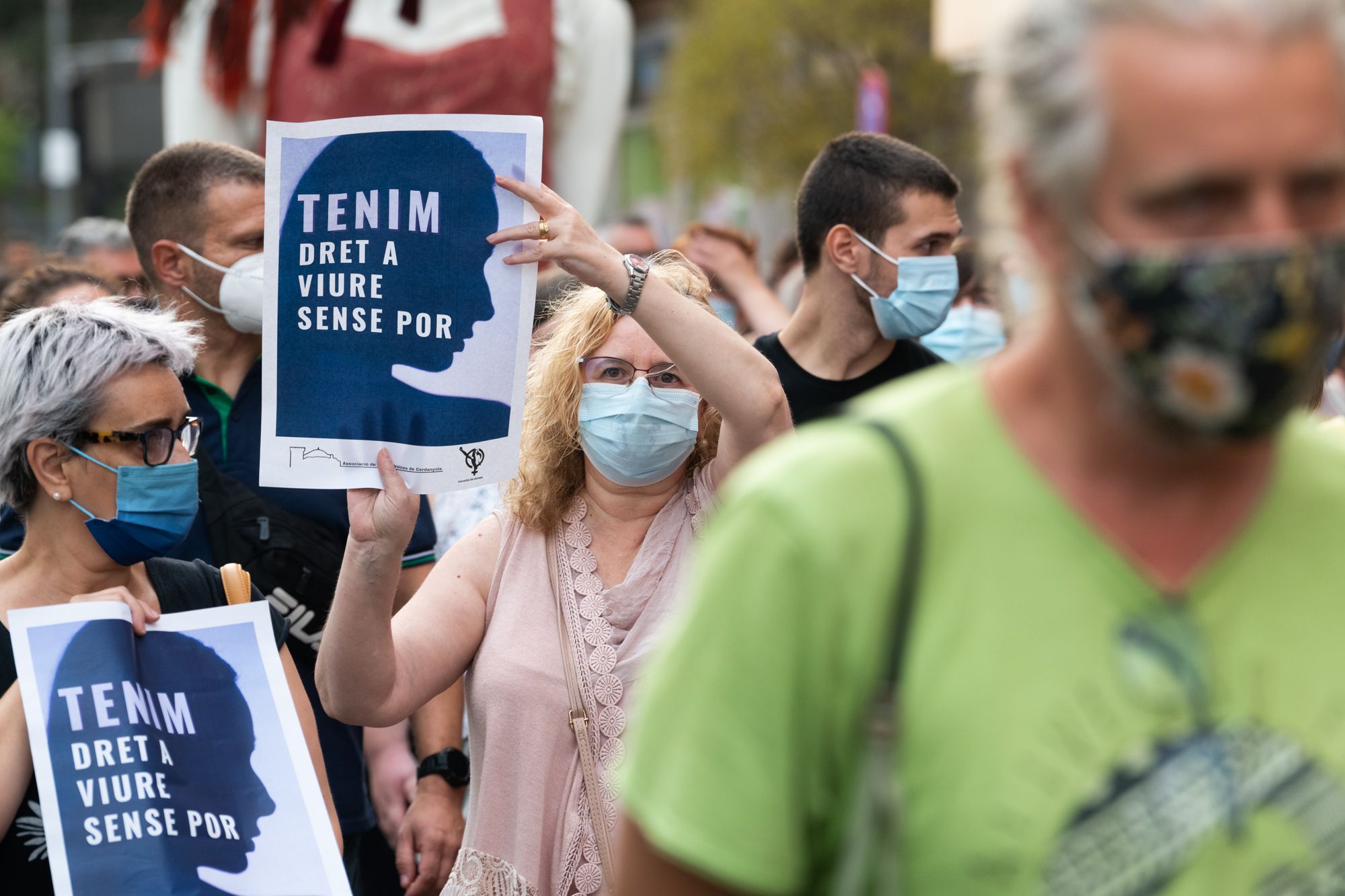 Manifestació en contra de l'agressió sexual al barri de Cerdanyola. Foto: R.Gallofré