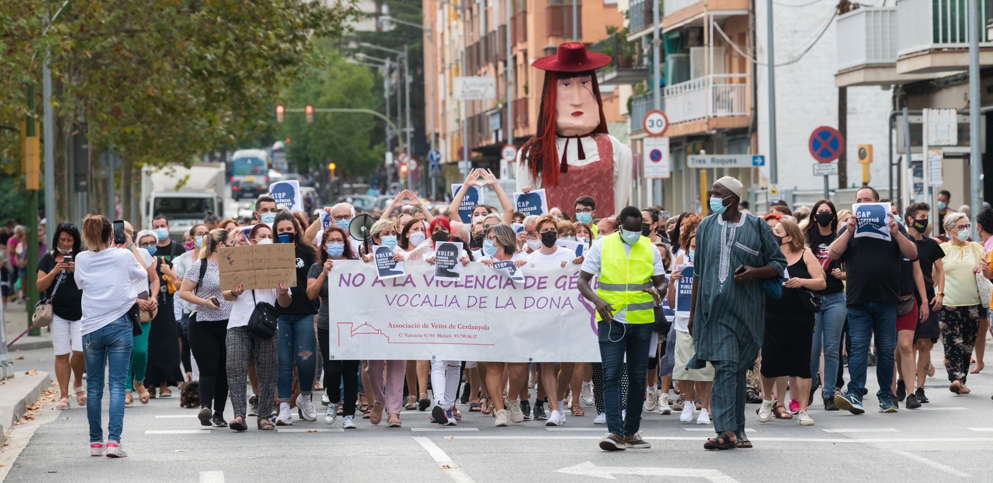 Manifestació en contra de la violació al barri de Cerdanyola. Foto: R.Gallofré