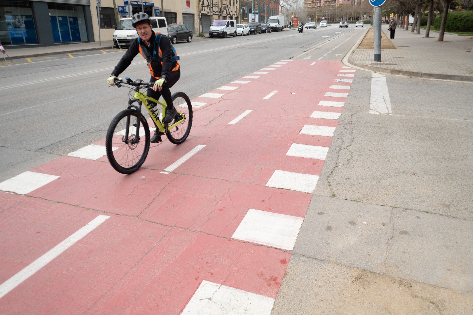 Carril bici anilla ciclista movilidad bicicleta patinete zona 30. Foto: R.Gallofré