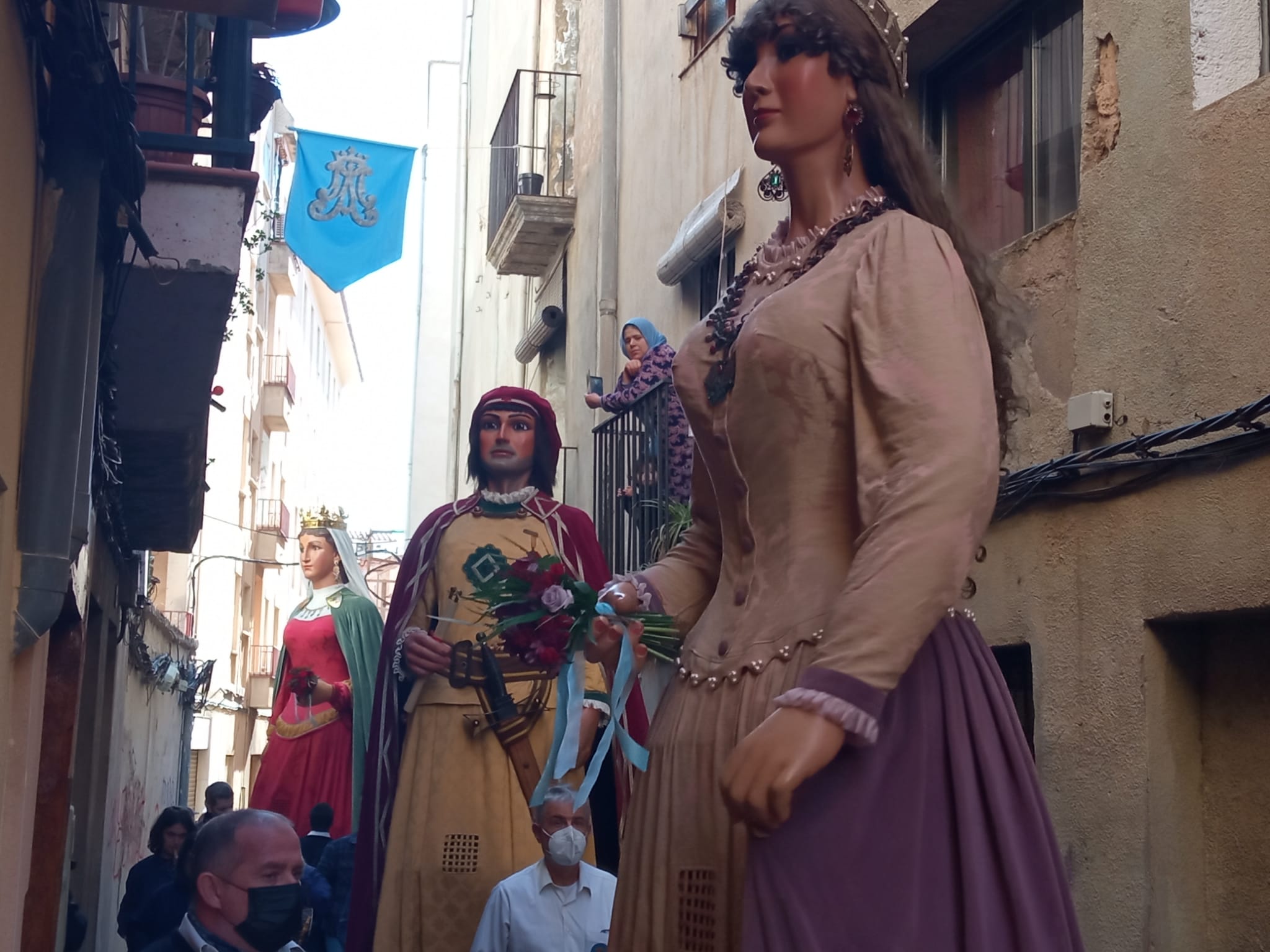 Amb l'ordre habitual, primer la Toneta, després en Maneló i després la Geganta