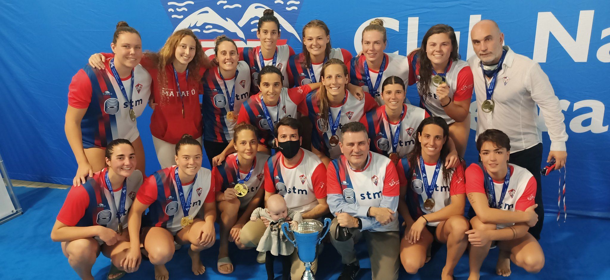 Foto amb la segona Copa de la Reina, guanyada l'any passat