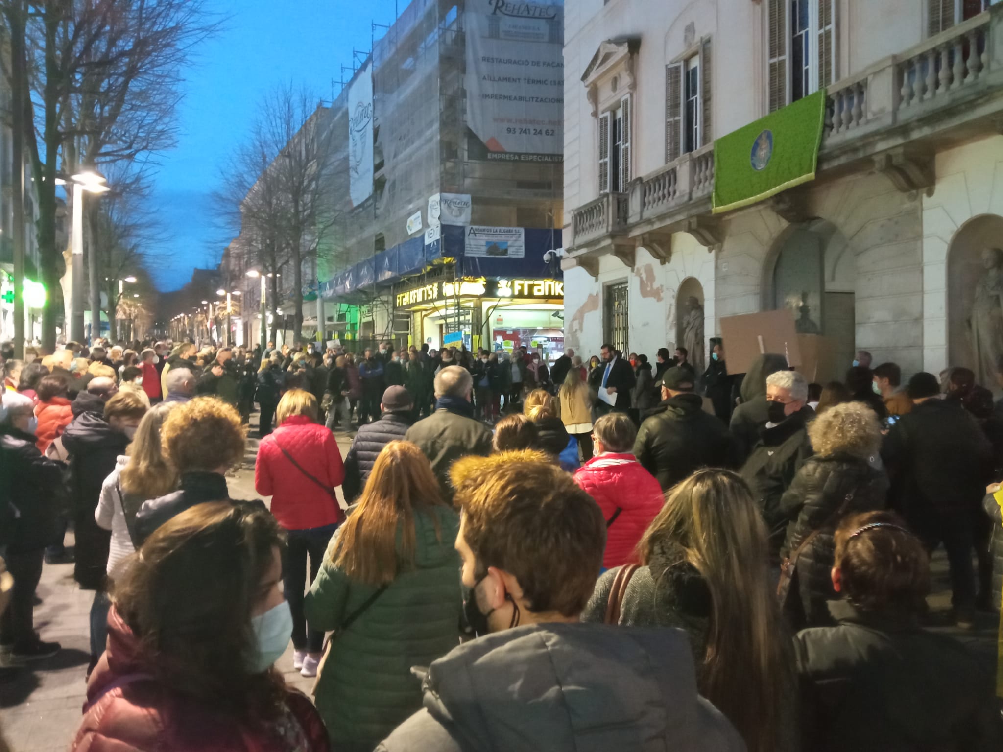 300 personas se concentran a Mataró en solidaridad con Ucrania