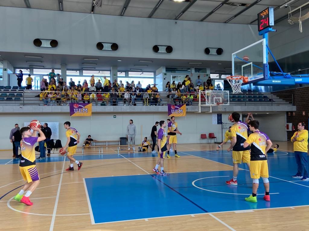 Grada groga a la ciutat esportiva del Barça. Foto: UE Mataró.