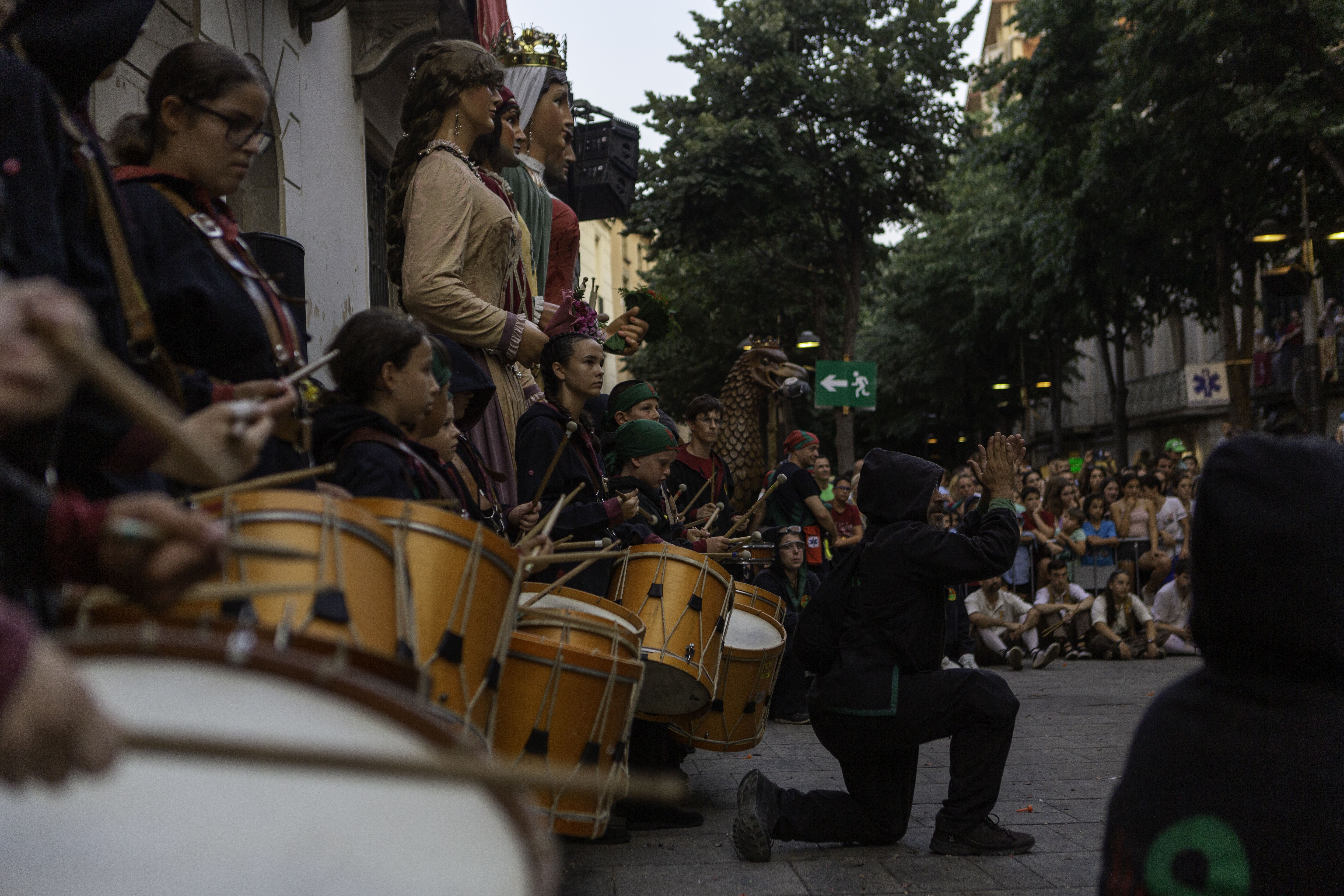 Preparats per fer ballar a cop de percussió. Foto: Max Noé