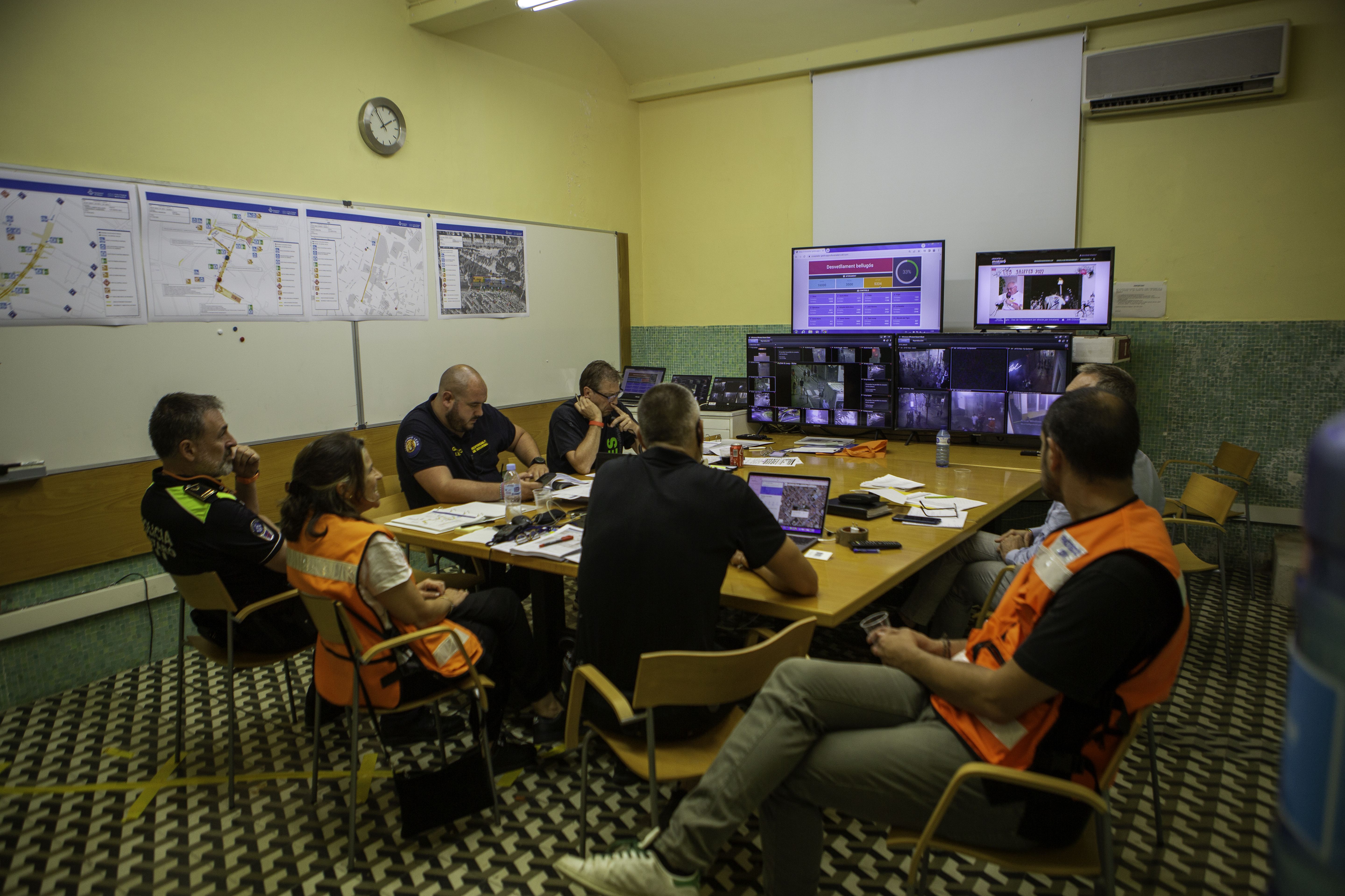 El centre de coordinació de seguretat de la Nit Boja. Foto: Max Noé