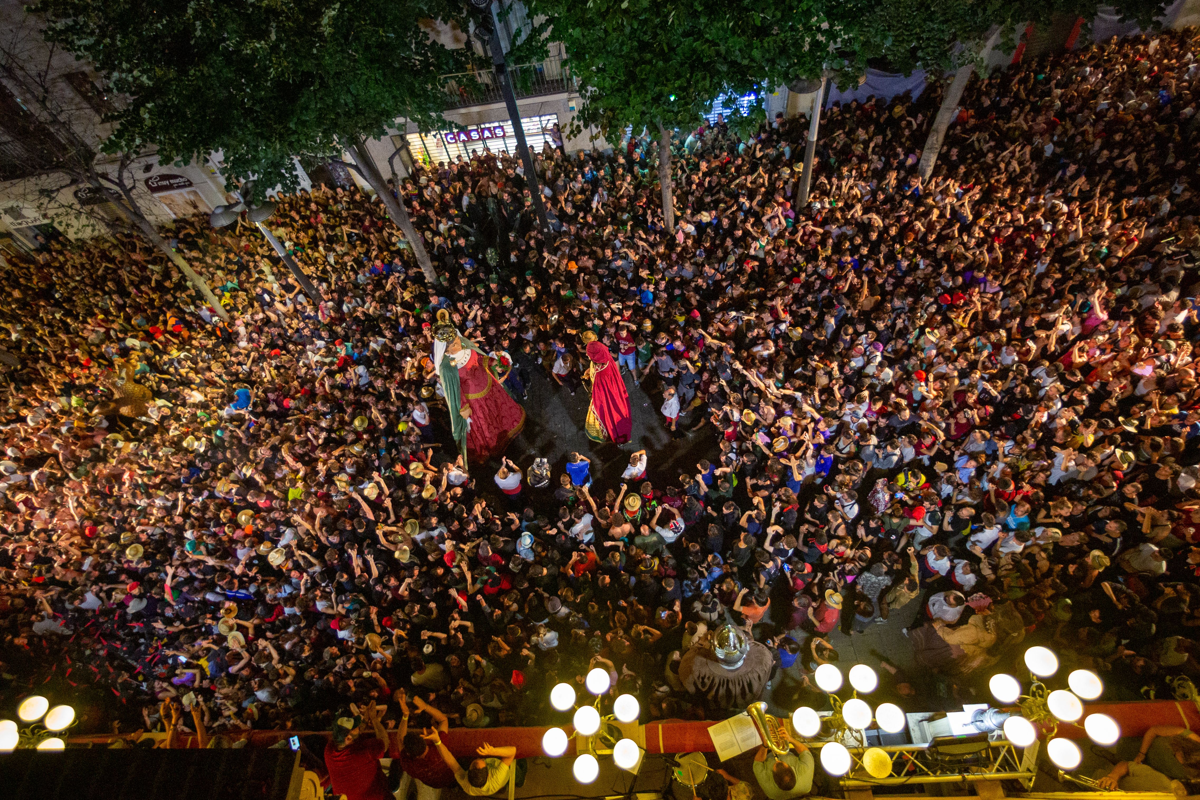 La perspectiva aèria mostra la dimensió de la festa