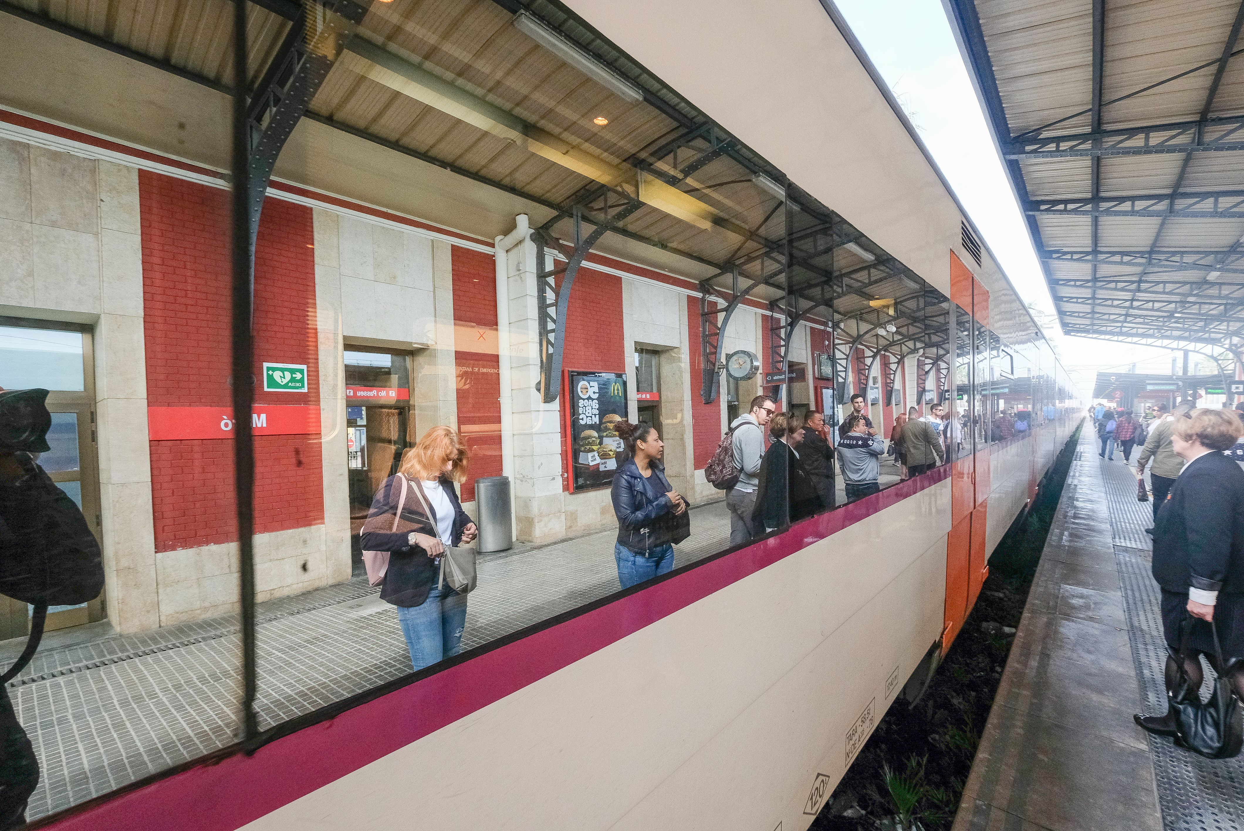 Un tren de Renfe a l'estació de Mataró