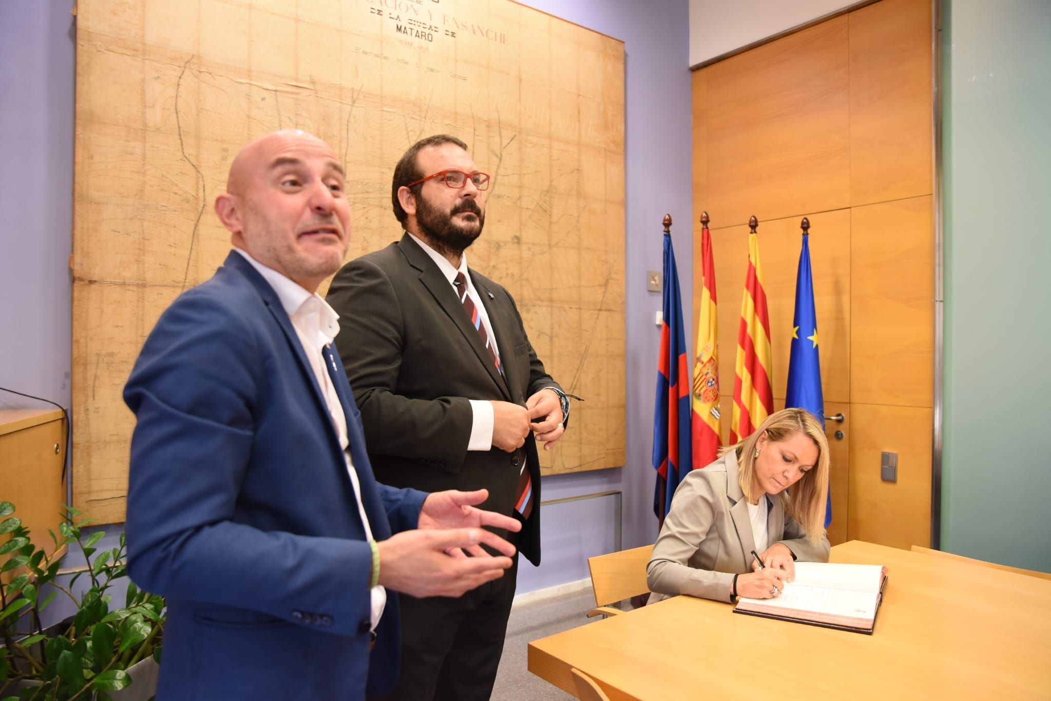 Bote amb la Delegada del govern espanyol, a Mataró. Foto: Ajuntament