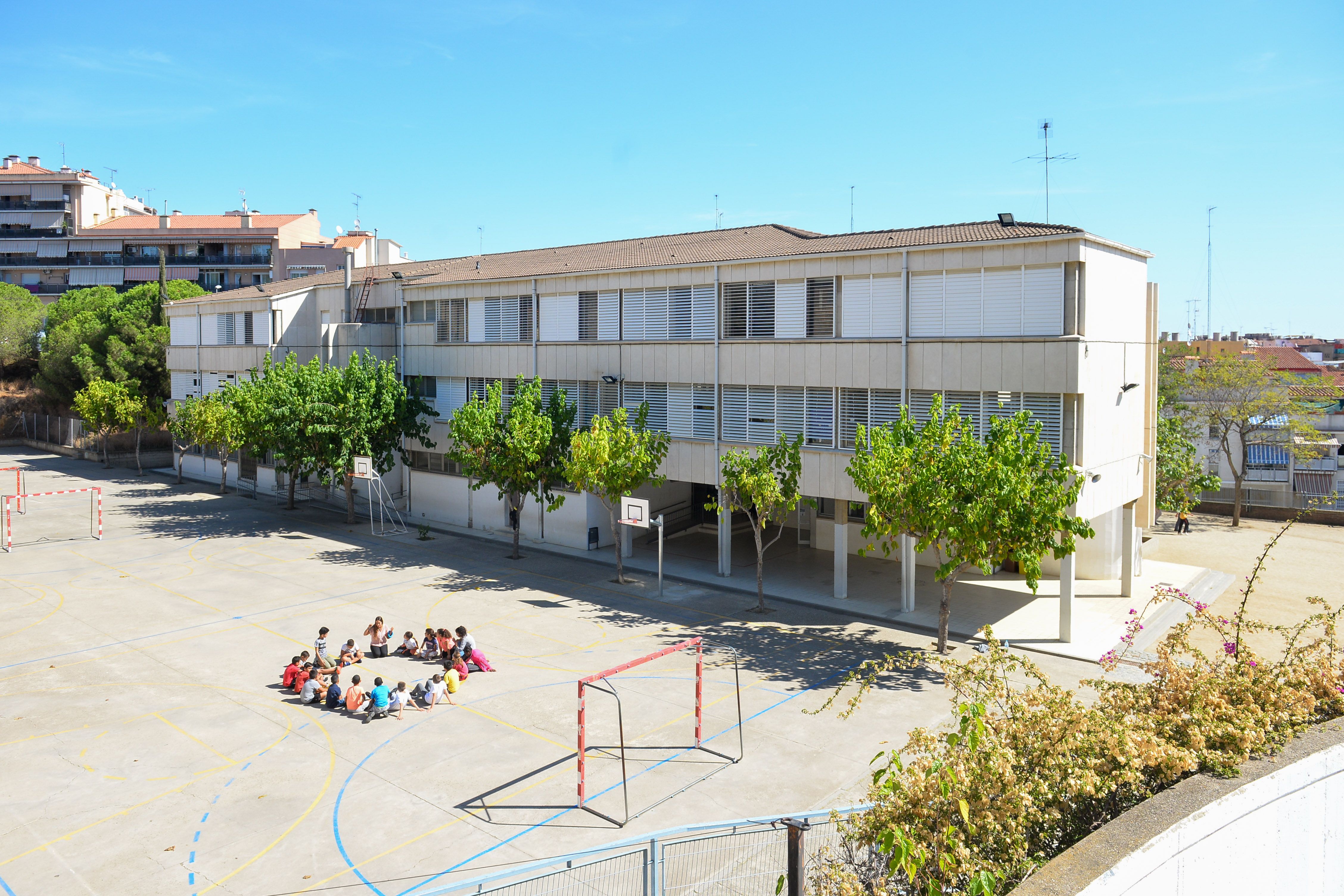 Tancament d'una línia de l'Escola Rocafonda. Foto: R.Gallofré