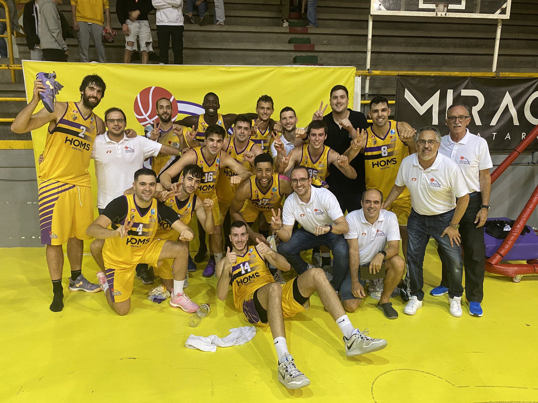 L'equip local celebra un altre triomf en el derbi de Mataró. Foto: UEM.