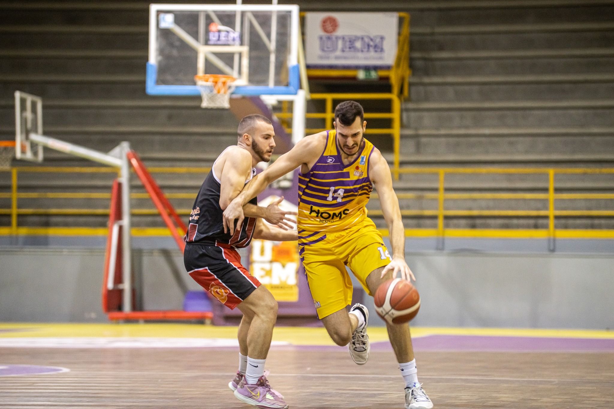 Una acció del partit. Foto: Joan Ventura.