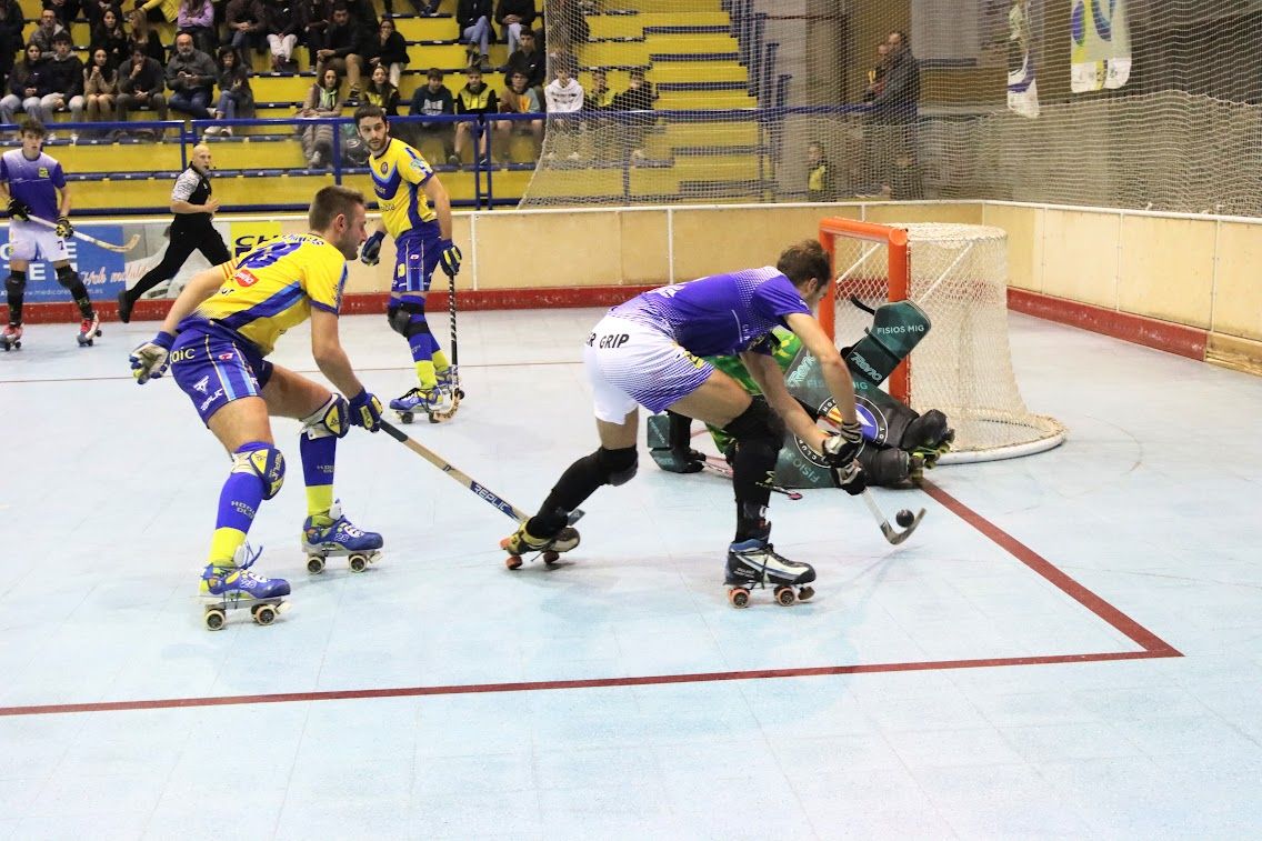 Una jugada del partit del CHM contra l'Olot. Foto: CH Mataró