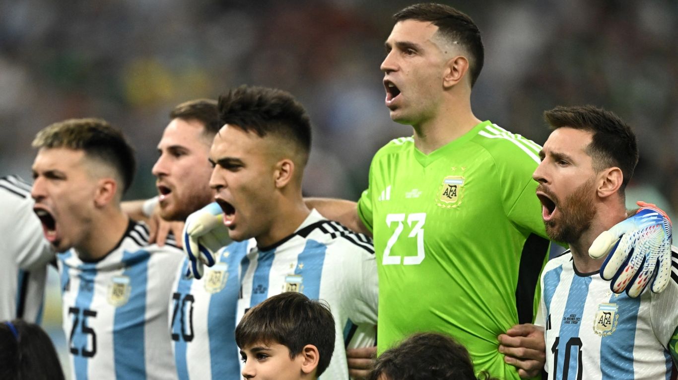 Els jugadors argentins cantant l'himne nacional al Mundial de Qatar