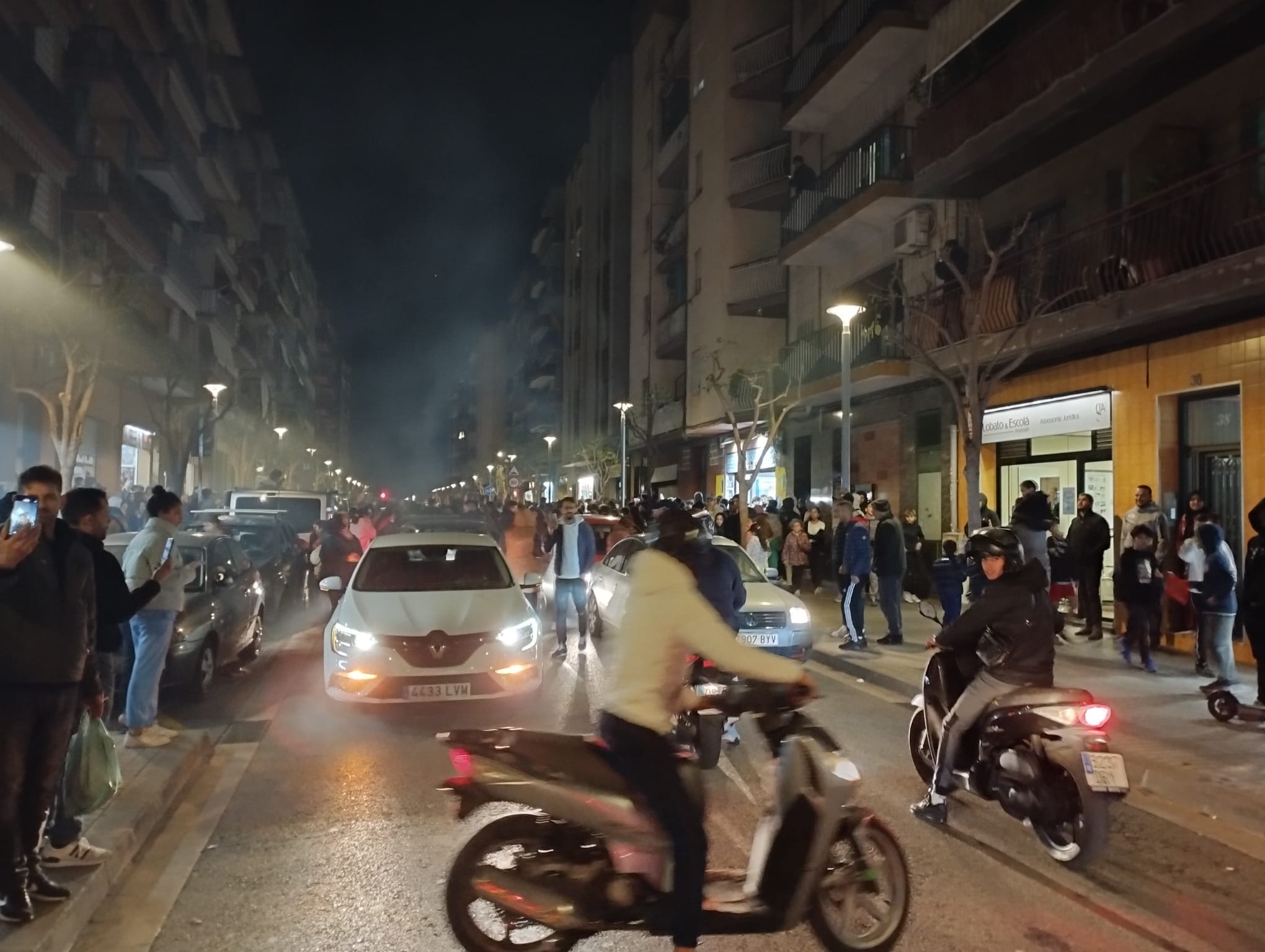 També s'ha fet derrapar neumàtic de moto, generant molt de fum