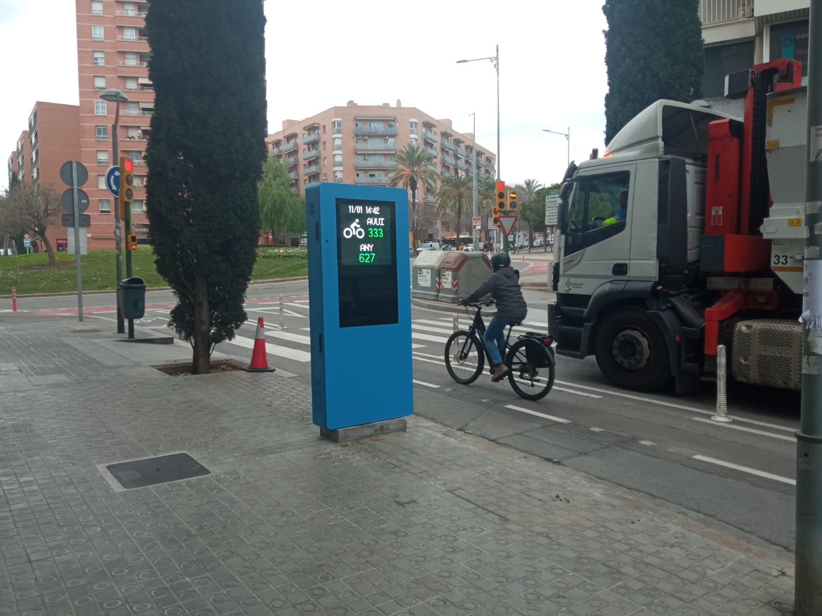 Mataró comença a comptar quants usuaris té el carril bici. Foto: Cugat C.