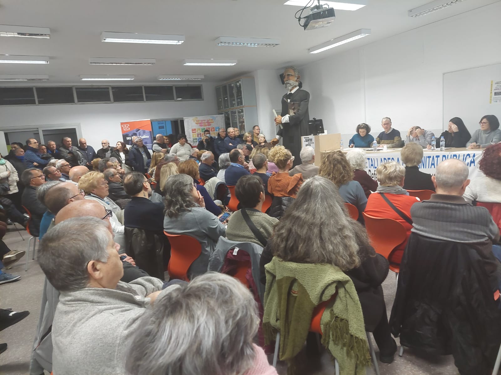 Una imatge de l'assemblea de la Mesa per la Sanitat Pública de Mataró Nord.