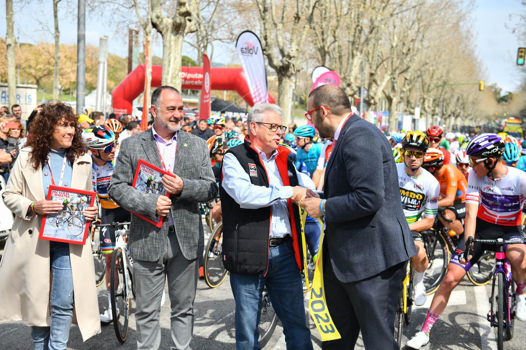 Les autoritats a la Volta ciclista Catalunya. Foto: R.Gallofré