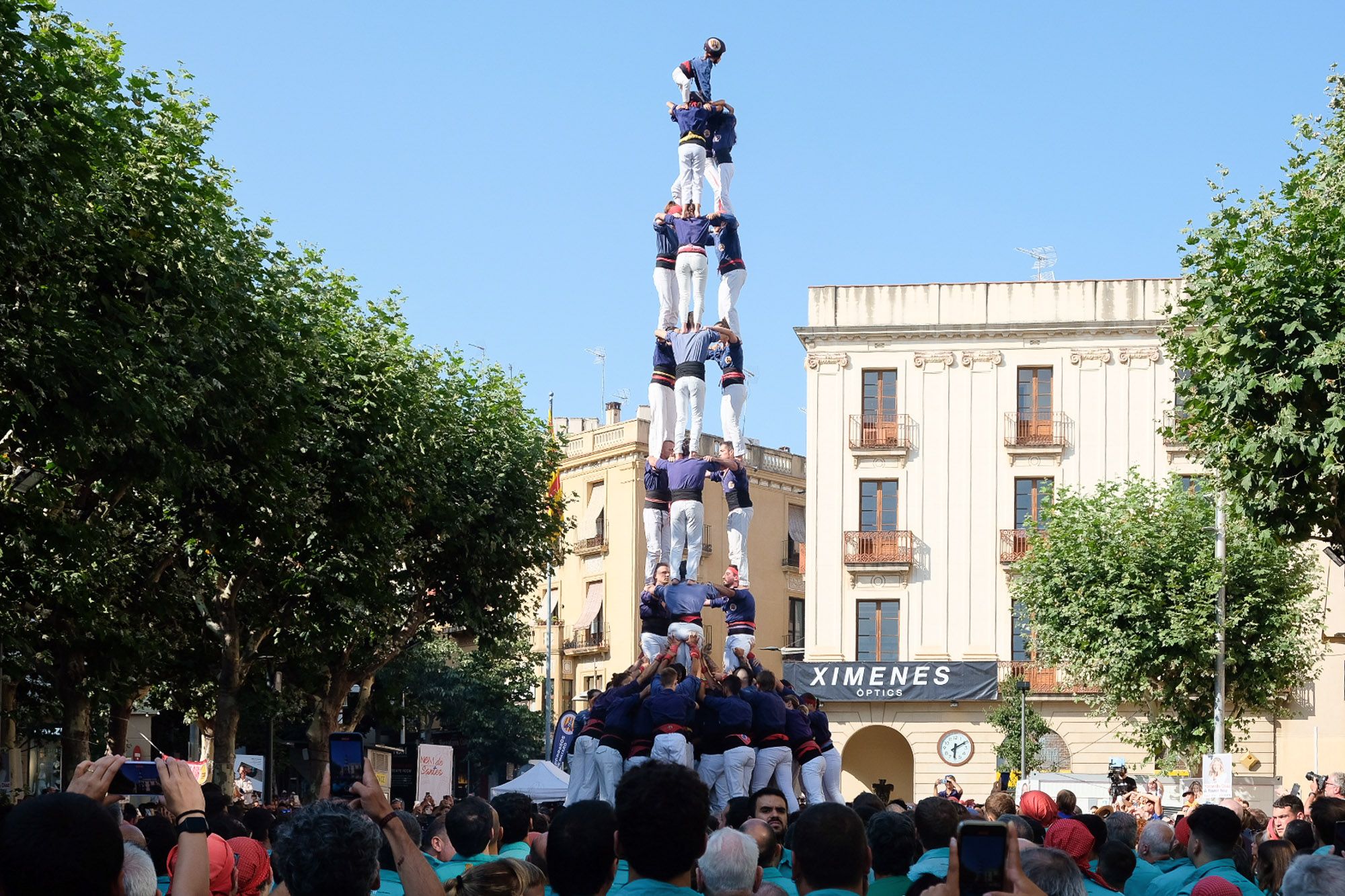 3 de 9 amb folre dels Capgrossos a la Diada castellera de Les Santes. Foto: R.Gallofré