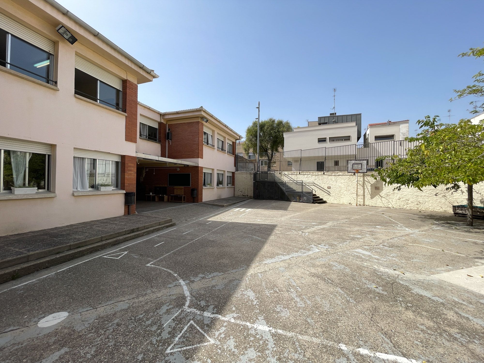 L'edifici infantil de l'antic Anxaneta i actual edifici del Joan Coromines. Foto: R.Gallofré