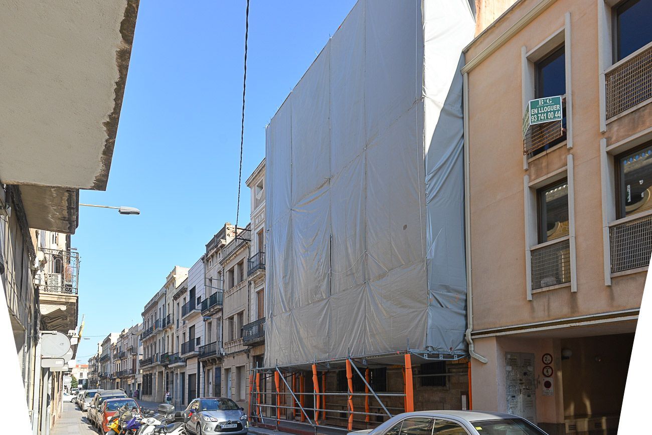 Façana en obres de la Casa Coll i Regàs. Foto: R.Gallofré