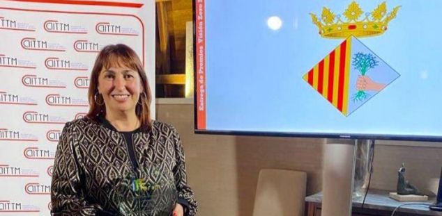 Núria Moreno recollint el premi