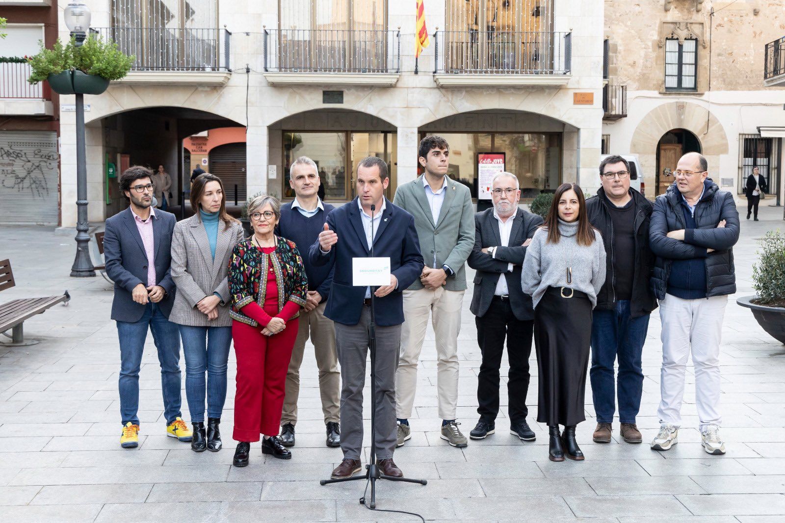 Els alcaldes de Junts al Maresme atien el discurs racista de la ultradreta, segons la CUP