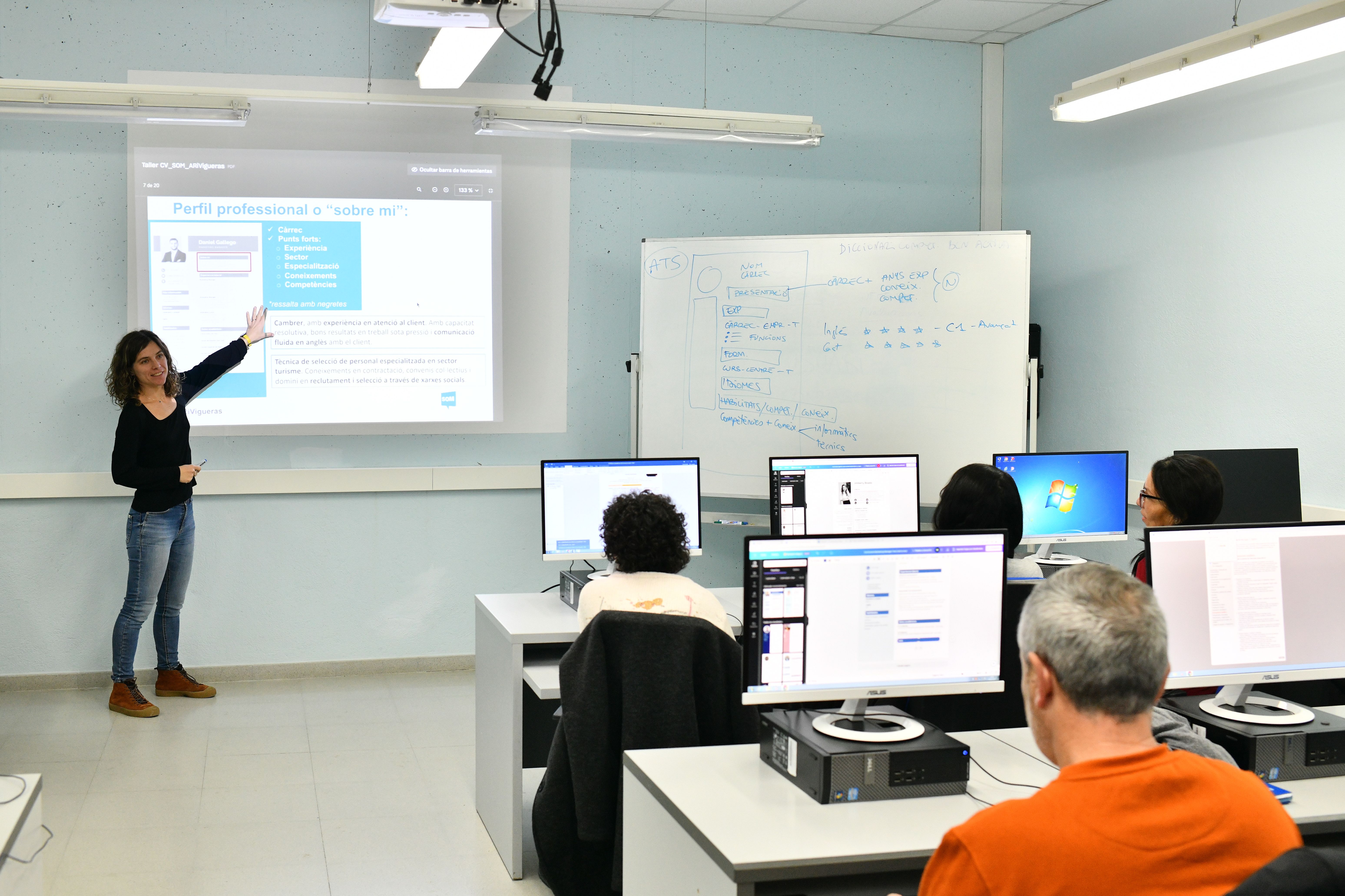 Imatge d'arxiu d'un curs al Servei d'ocupacio de Mataro. Foto: R. G.