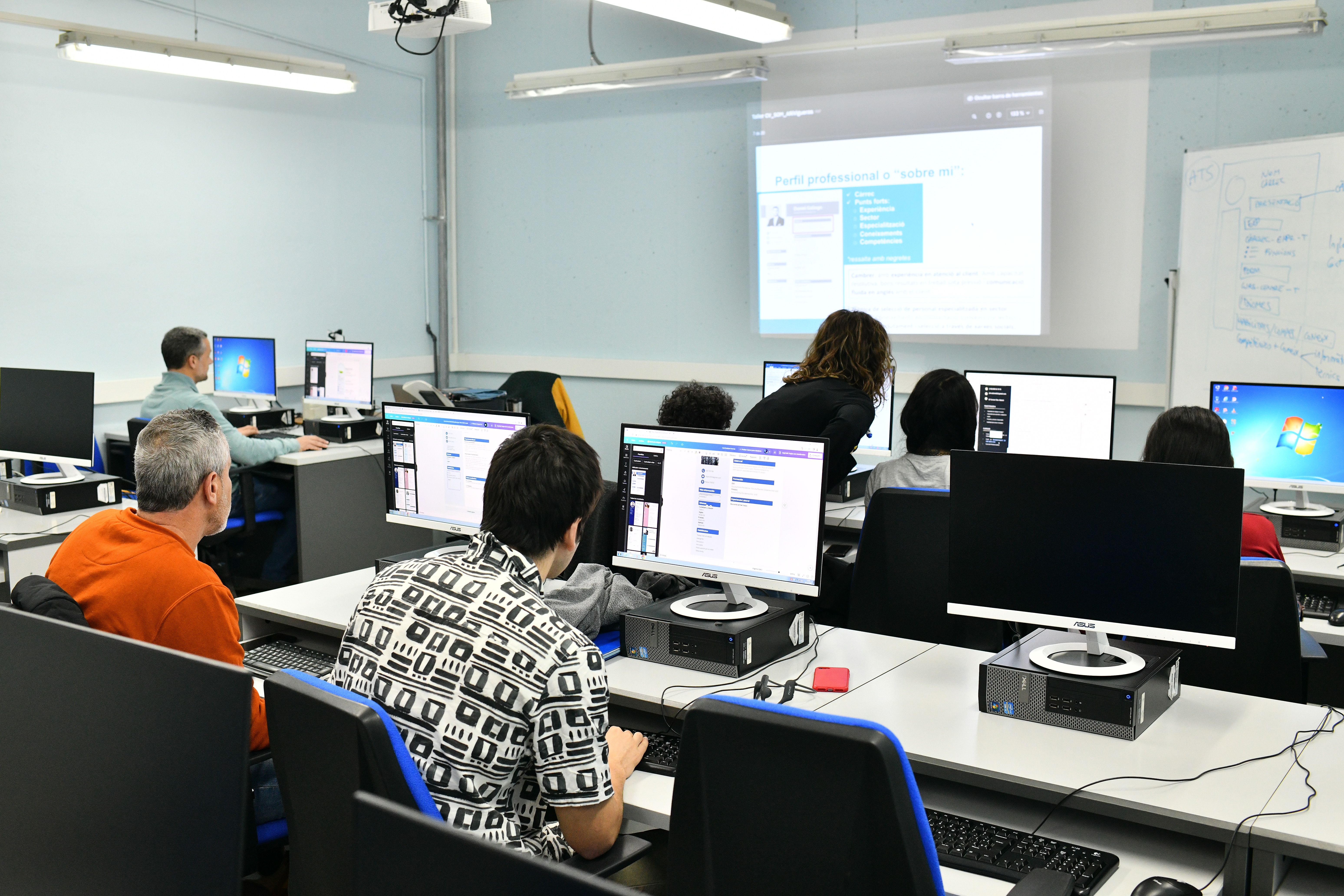 Un curs per trobar feina al Servei d'Ocupació de Mataró. Foto: R. G.