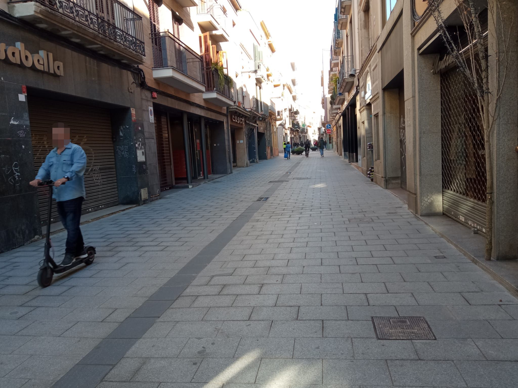 Massa patinets a l’illa de vianants del Centre de Mataró