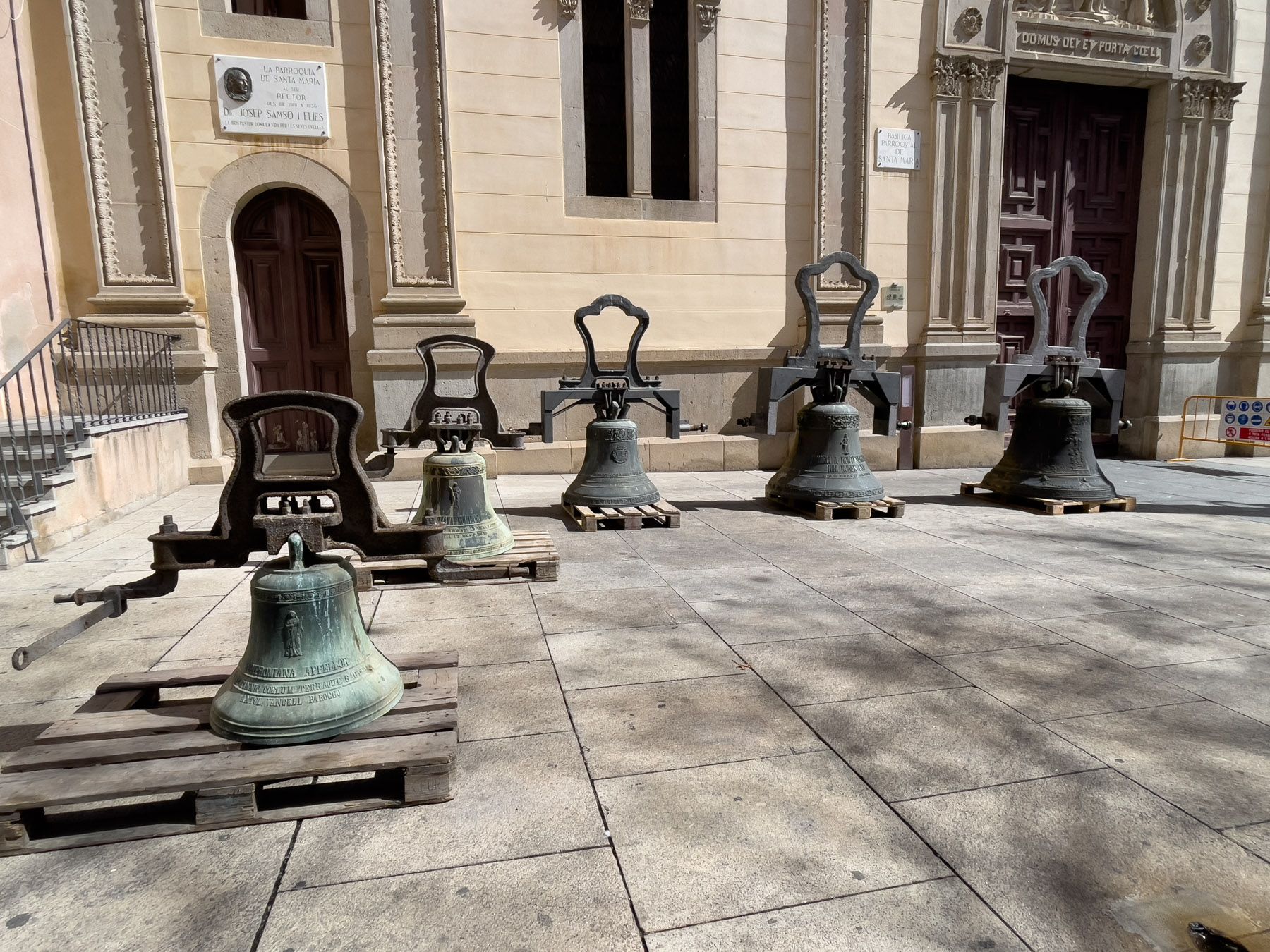 Les Campanes de Santa Maria, a peu de plaça. Foto: R. Gallofré