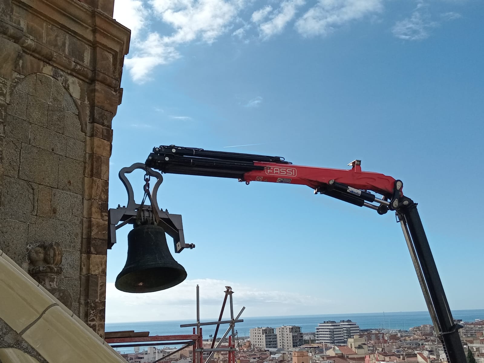 La Miquela, espectacular, amb Mataró i el mar de fons. Foto: Campaners de Santa Maria