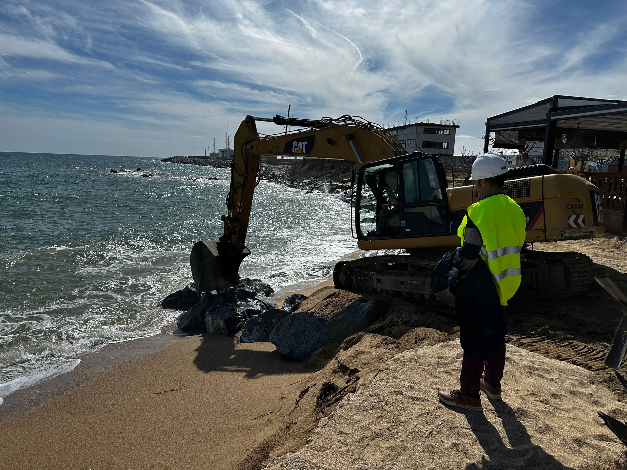 Actuació d'emergència al port d'Arenys. Foto: ACN